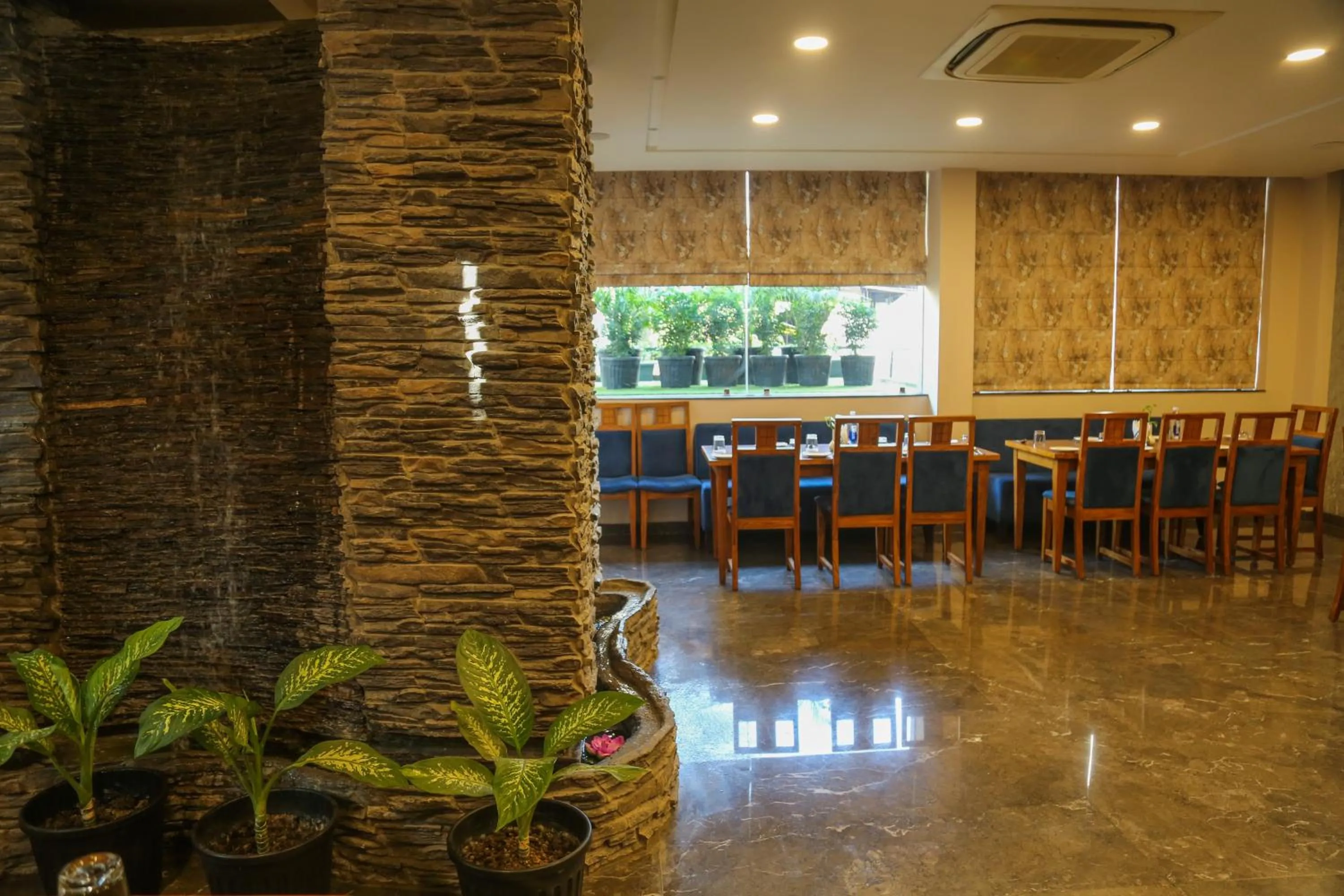 Restaurant/places to eat in Four Leaf Hotel - Sapphire Blue, Varanasi