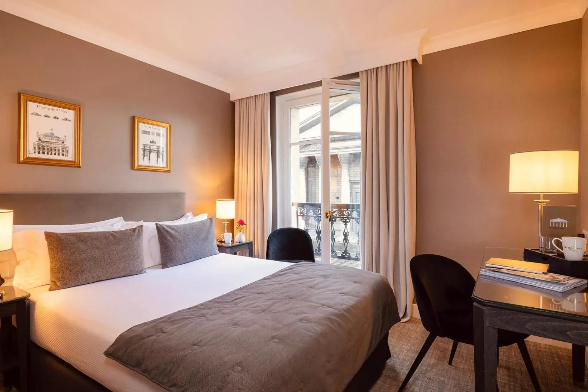 Cozy Double or Twin Room in Hôtel Madeleine Plaza Cozy Double or Twin Room in Hôtel Madeleine Plaza