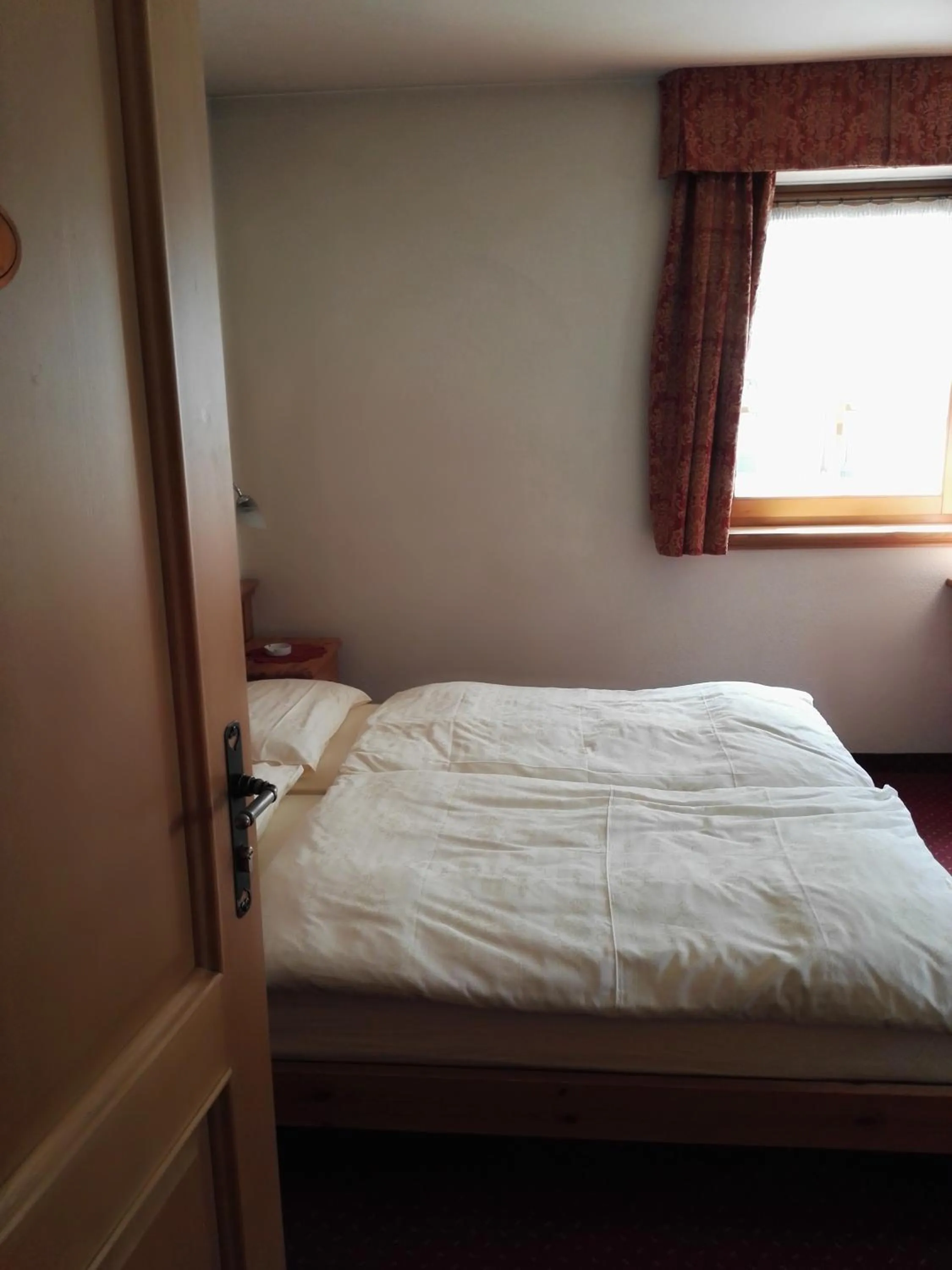 Shower, Bed in Garni Baita Cecilia