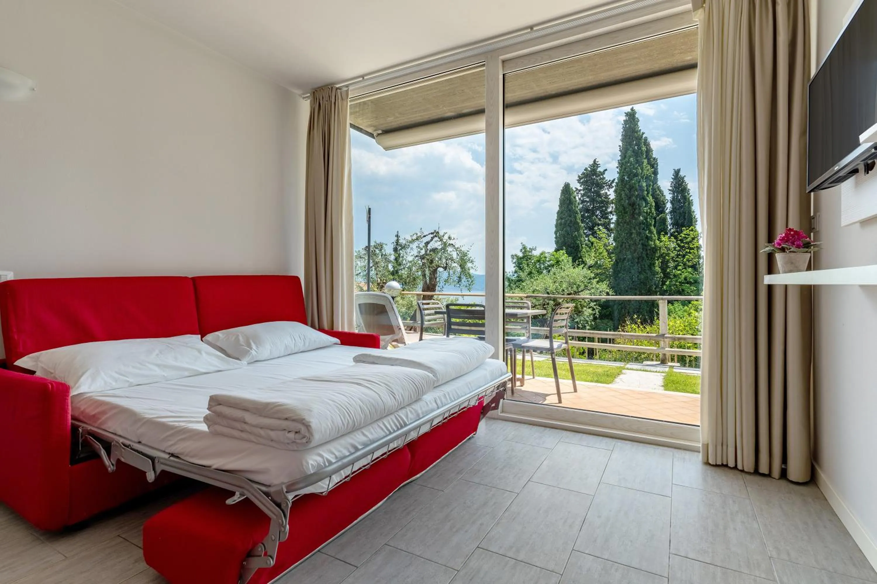 Living room, Bed in La Chioma di Berenice Garda Residence