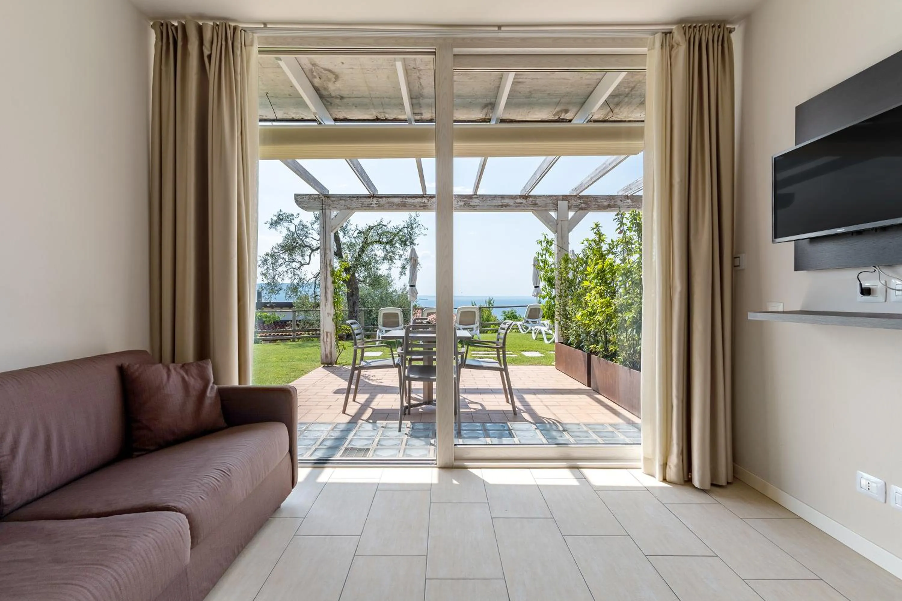 Inner courtyard view in La Chioma di Berenice Garda Residence