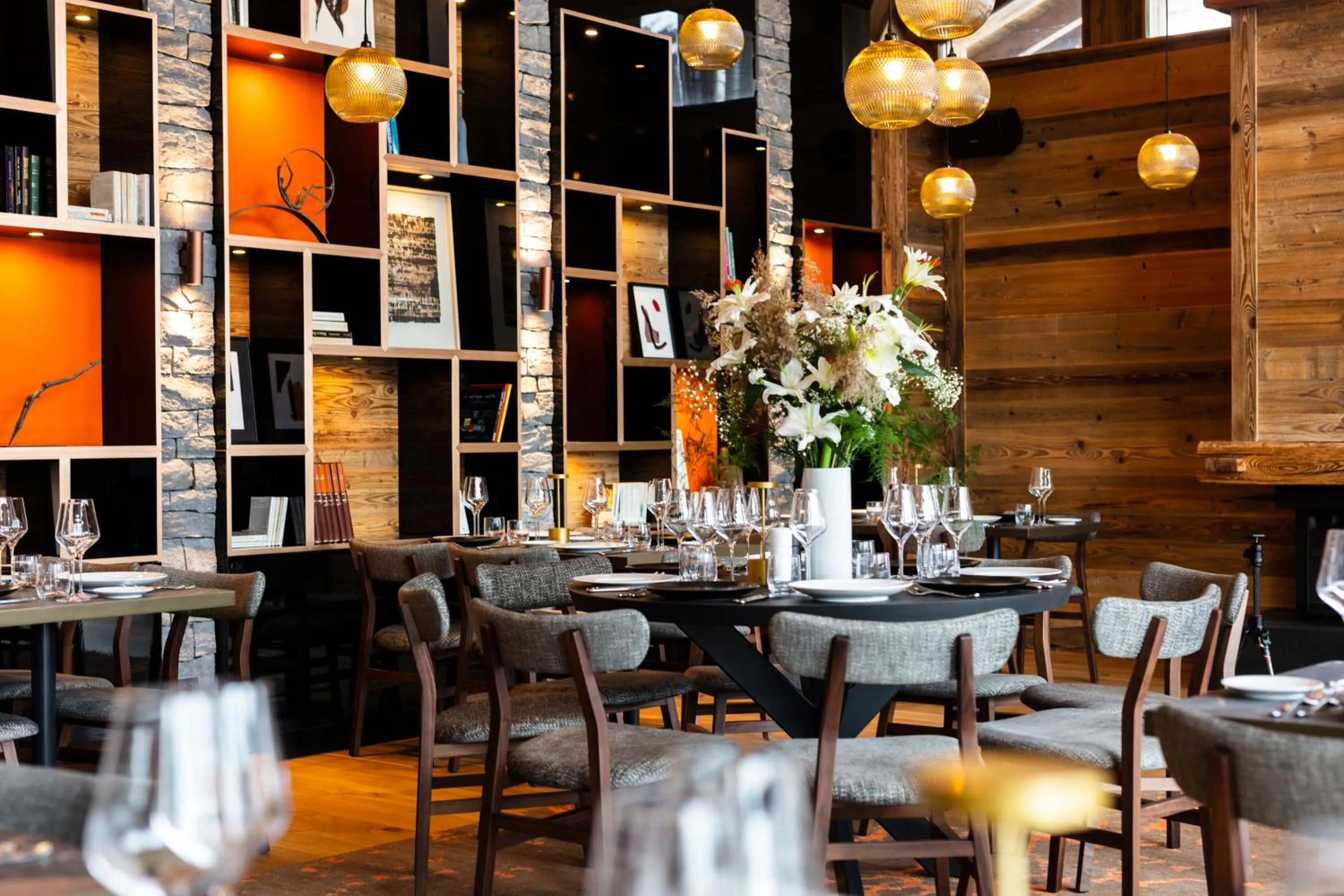 Restaurant/places to eat in M Lodge & Spa