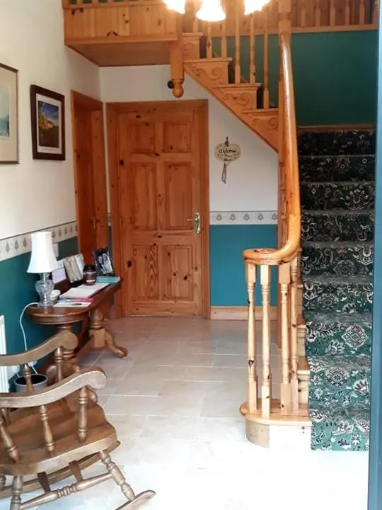 Facade/entrance in Lake Avenue House