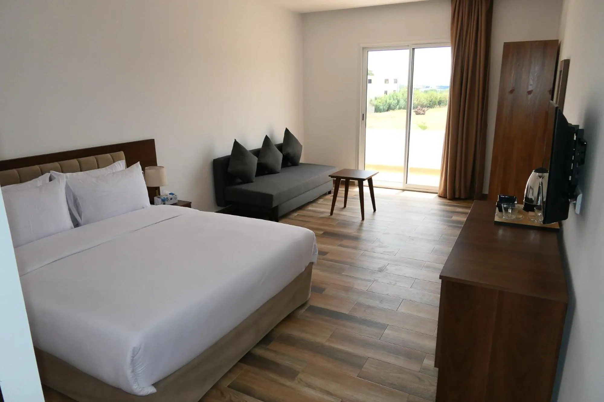 Bedroom, Bed in Hôtel Corail de Cabo