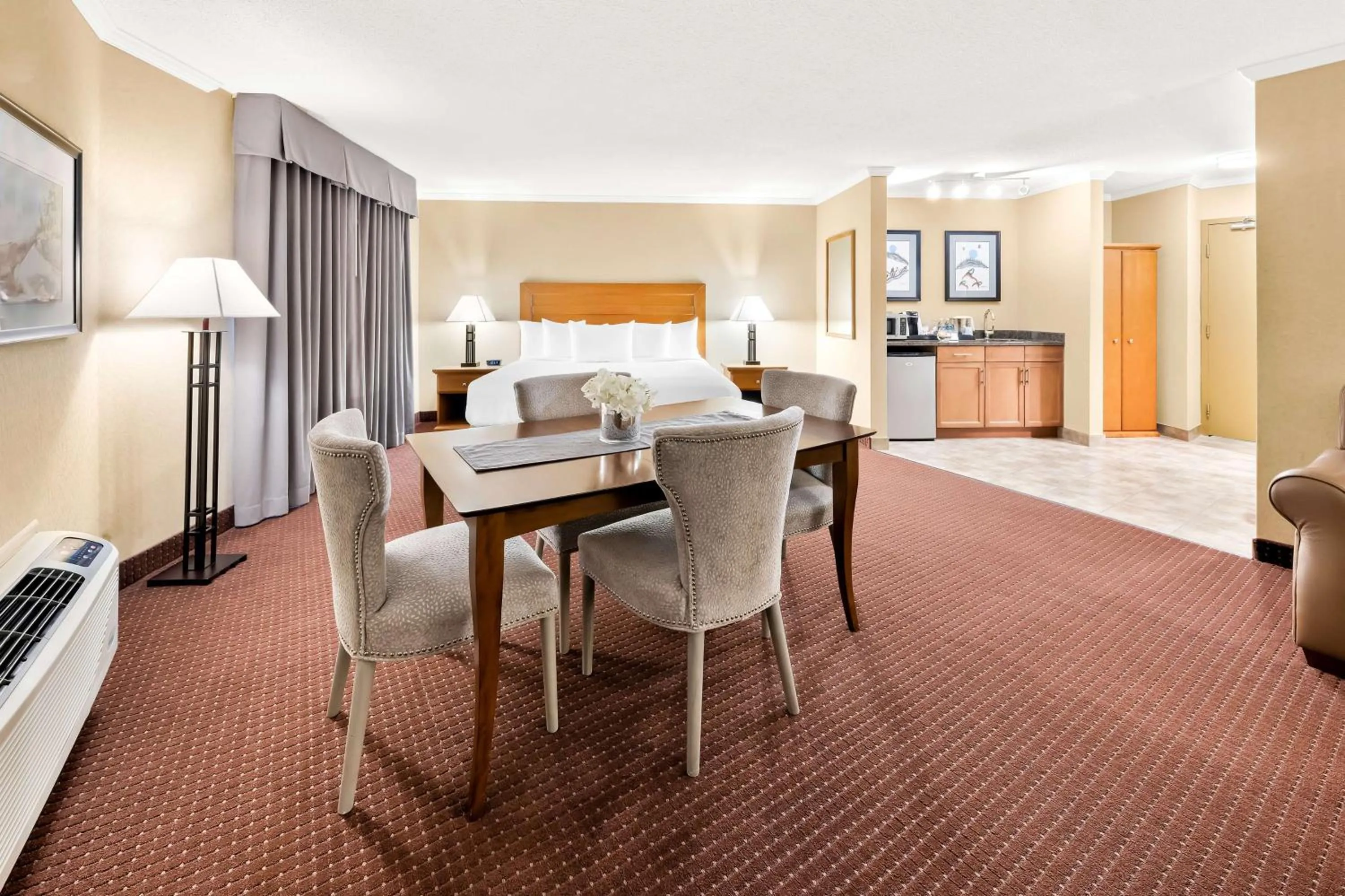 Photo of the whole room, Bed in Best Western Plus NorWester Hotel & Conference Centre