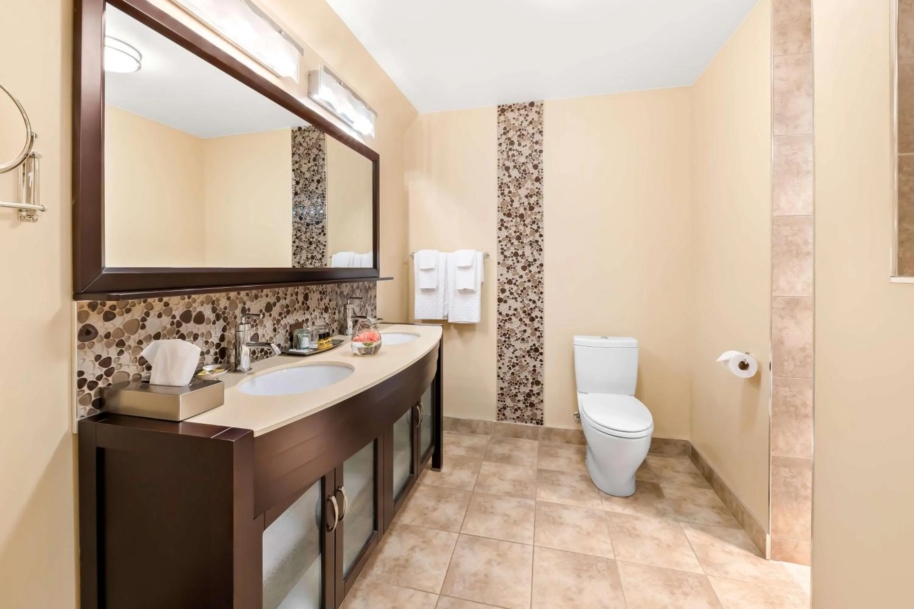 Bathroom in Best Western Plus NorWester Hotel & Conference Centre