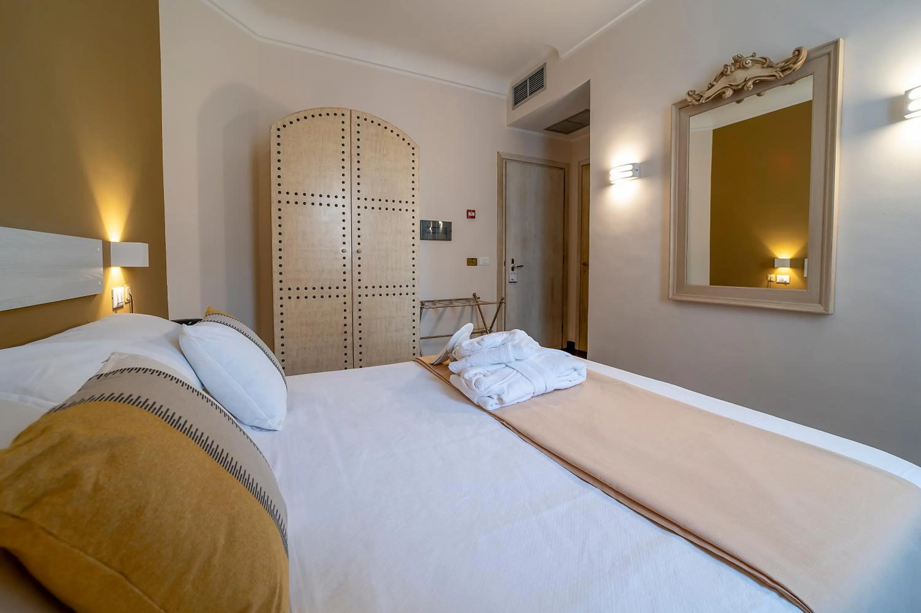 Photo of the whole room, Bed in Hotel Vecchio Borgo