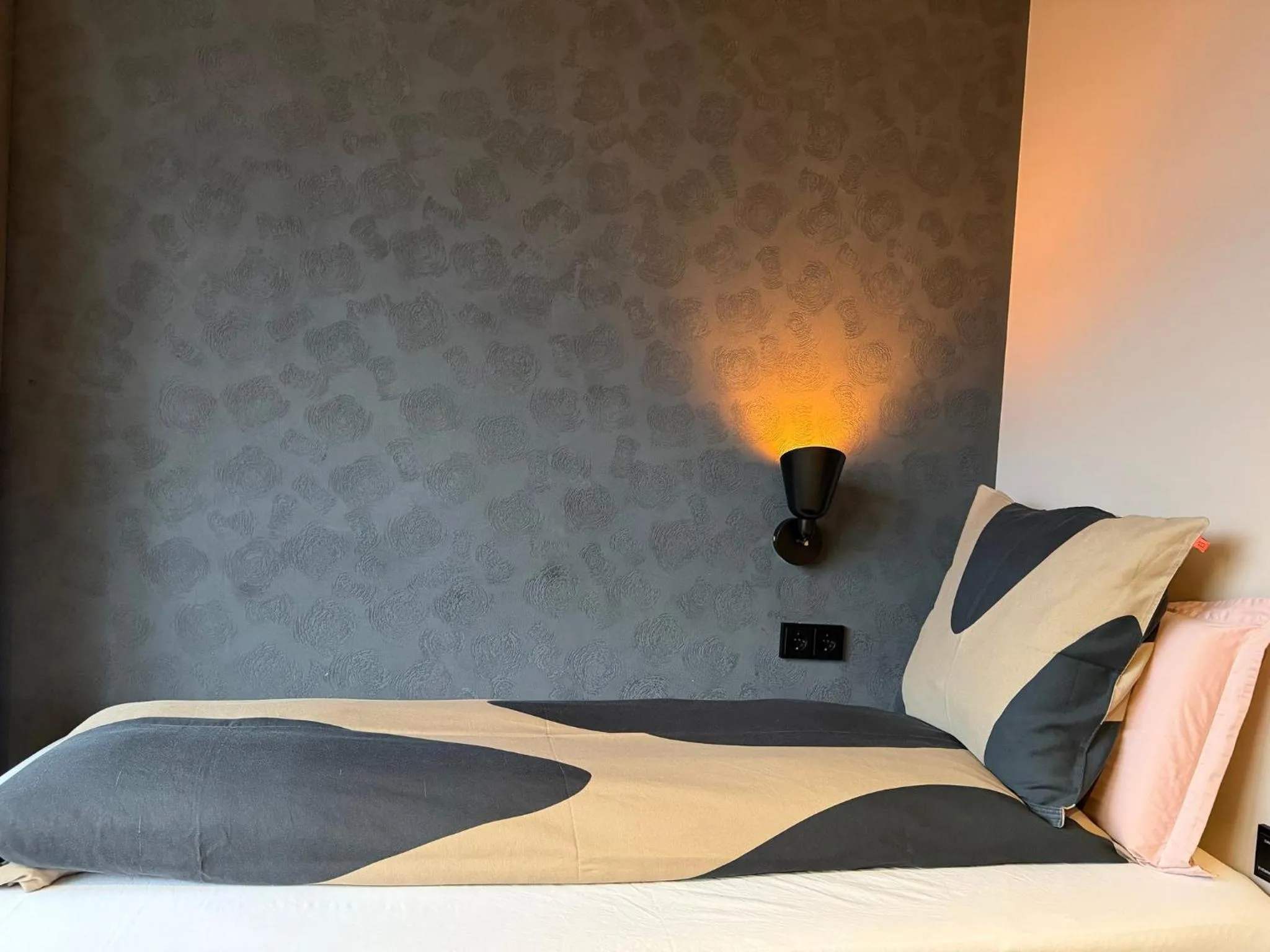 Bedroom, Bed in Hotel Lotus