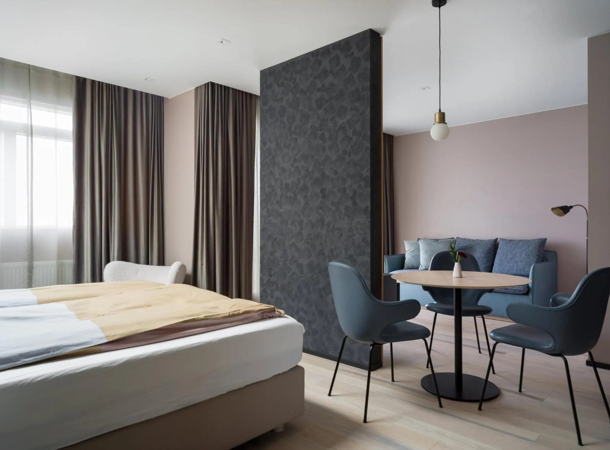 Bedroom, Bed in Hotel Lotus