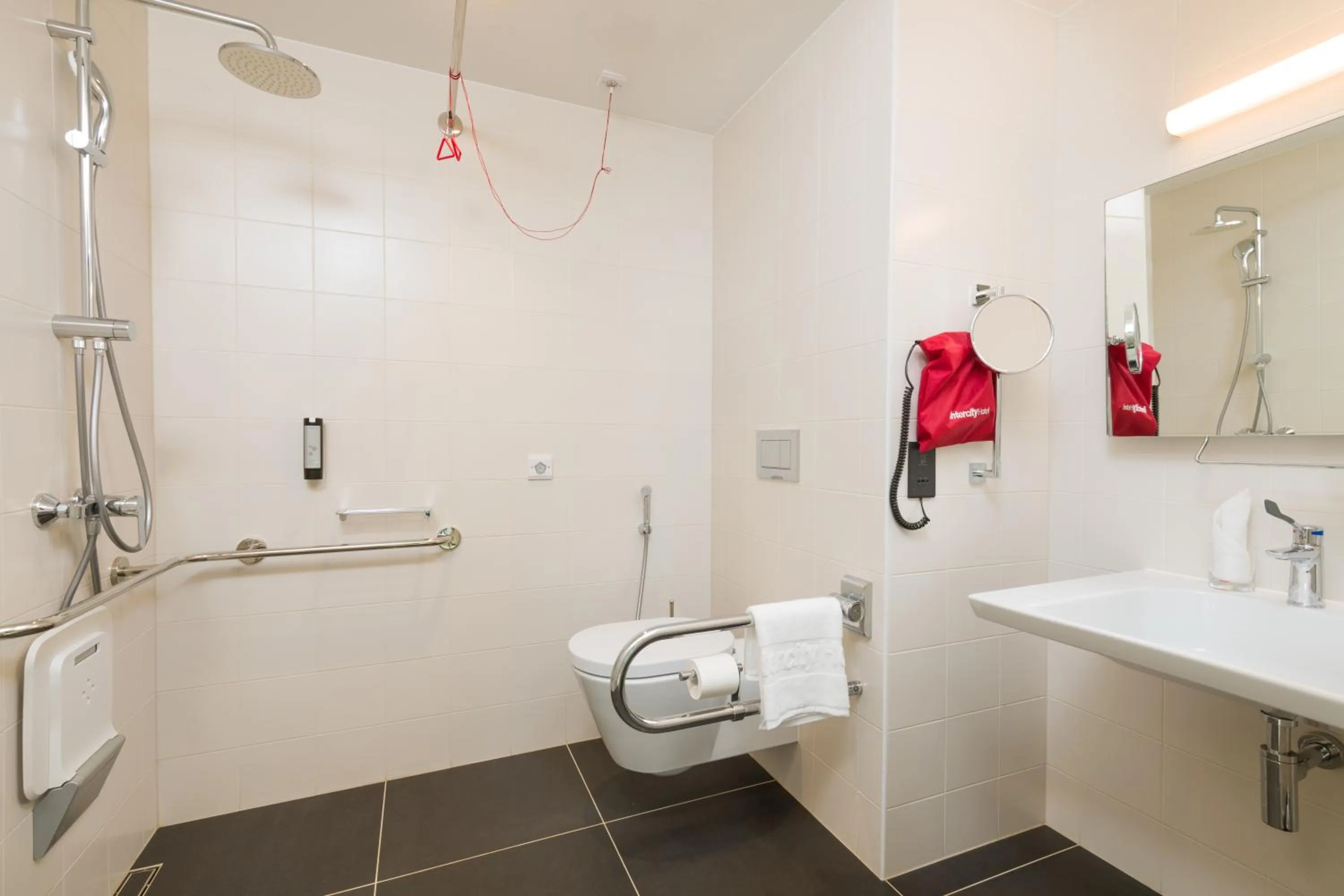 Shower in IntercityHotel Muscat