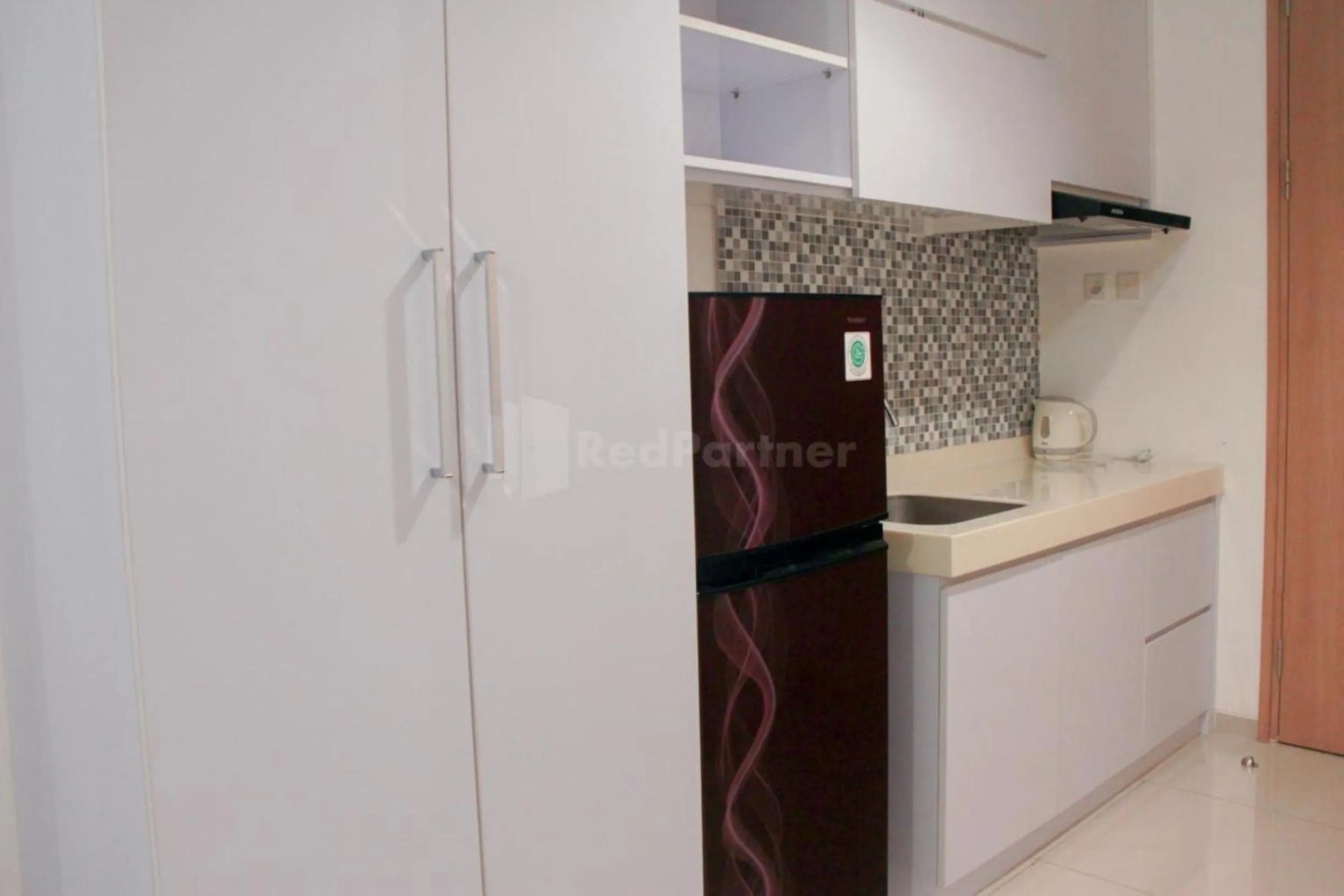 Kitchen or kitchenette in RedLiving Apartemen TreeParkCity - My Rooms Tower Alpine