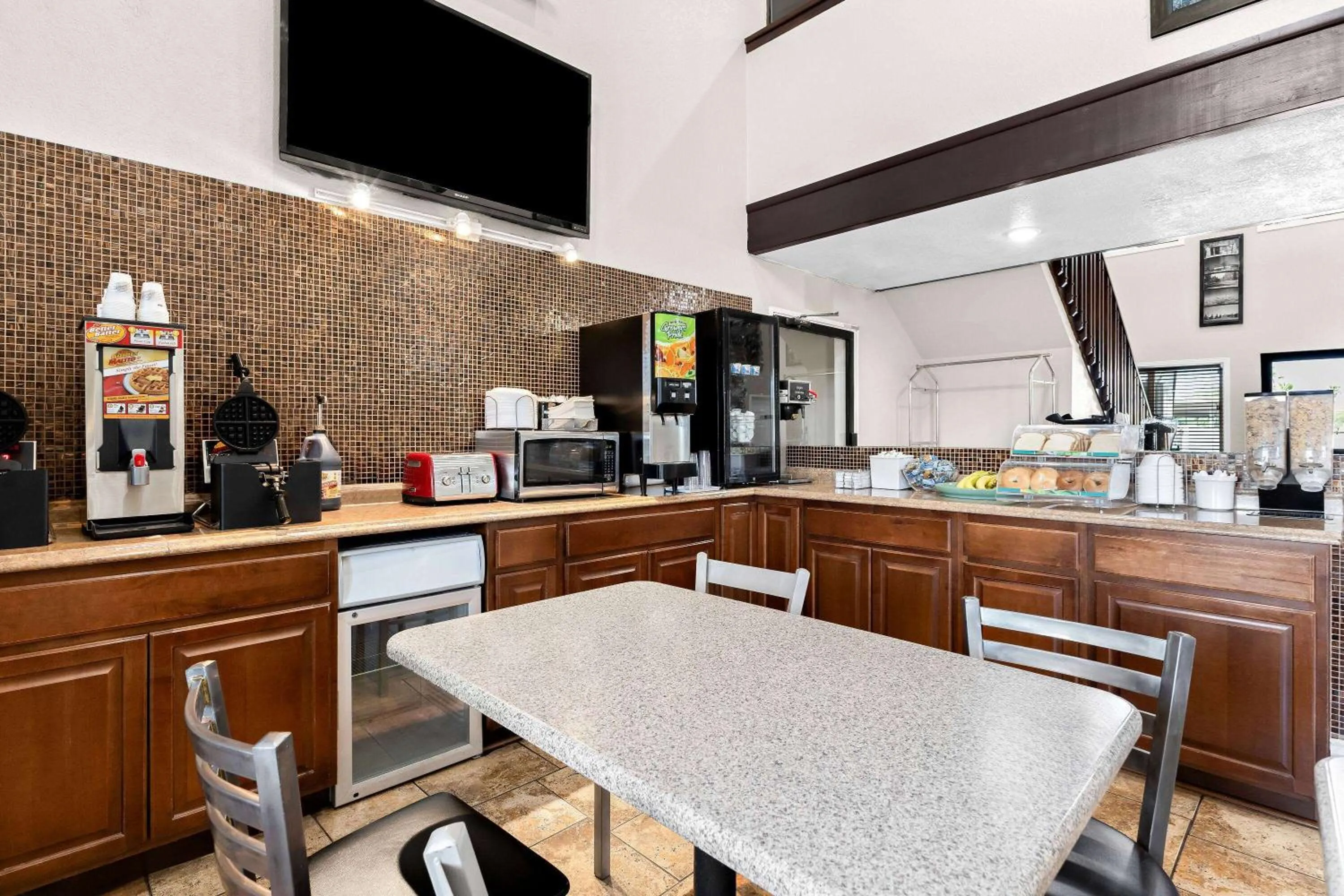 Restaurant/places to eat in Super 8 by Wyndham Goodyear/Phoenix Area