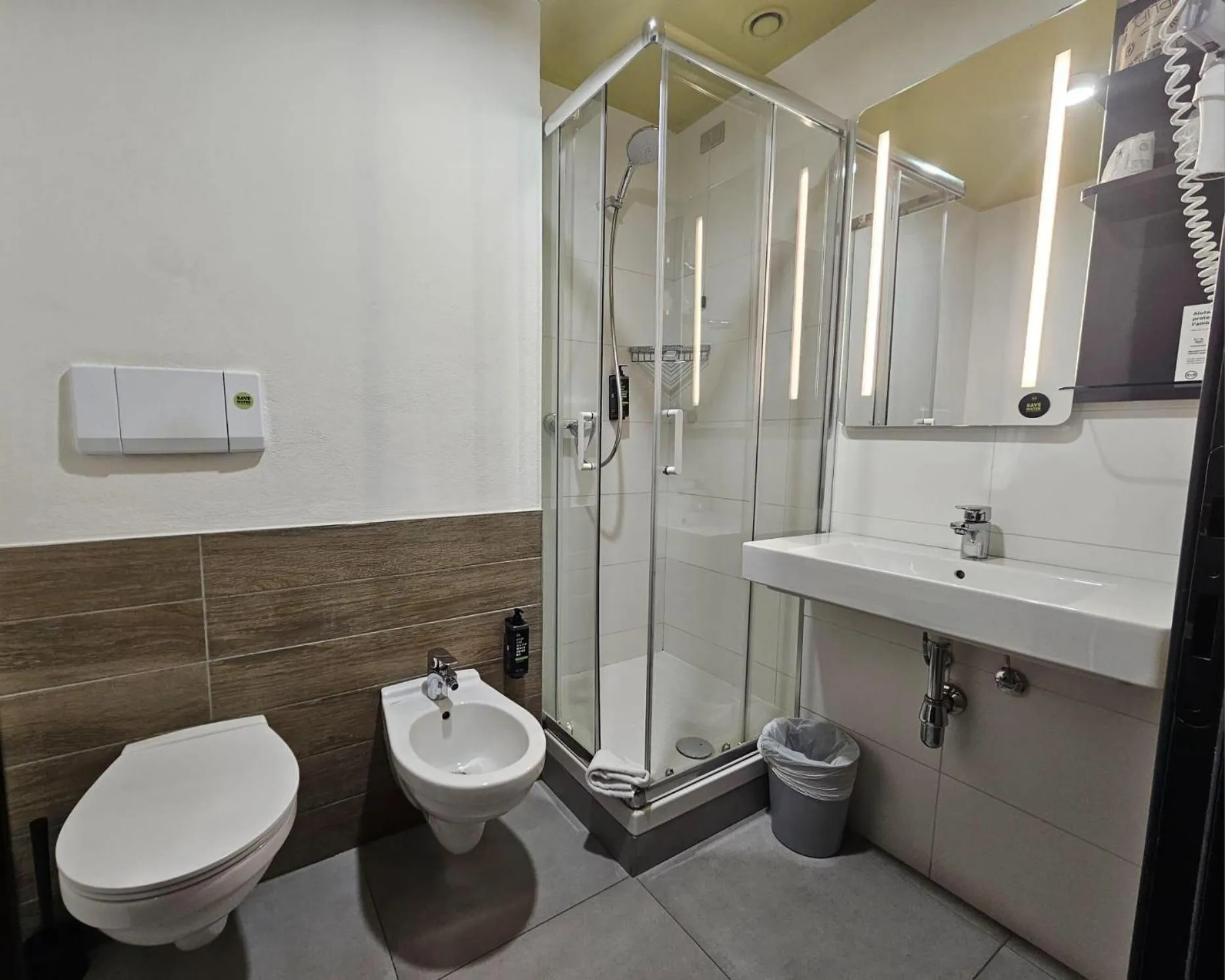 Bathroom in B&B HOTEL Mantova