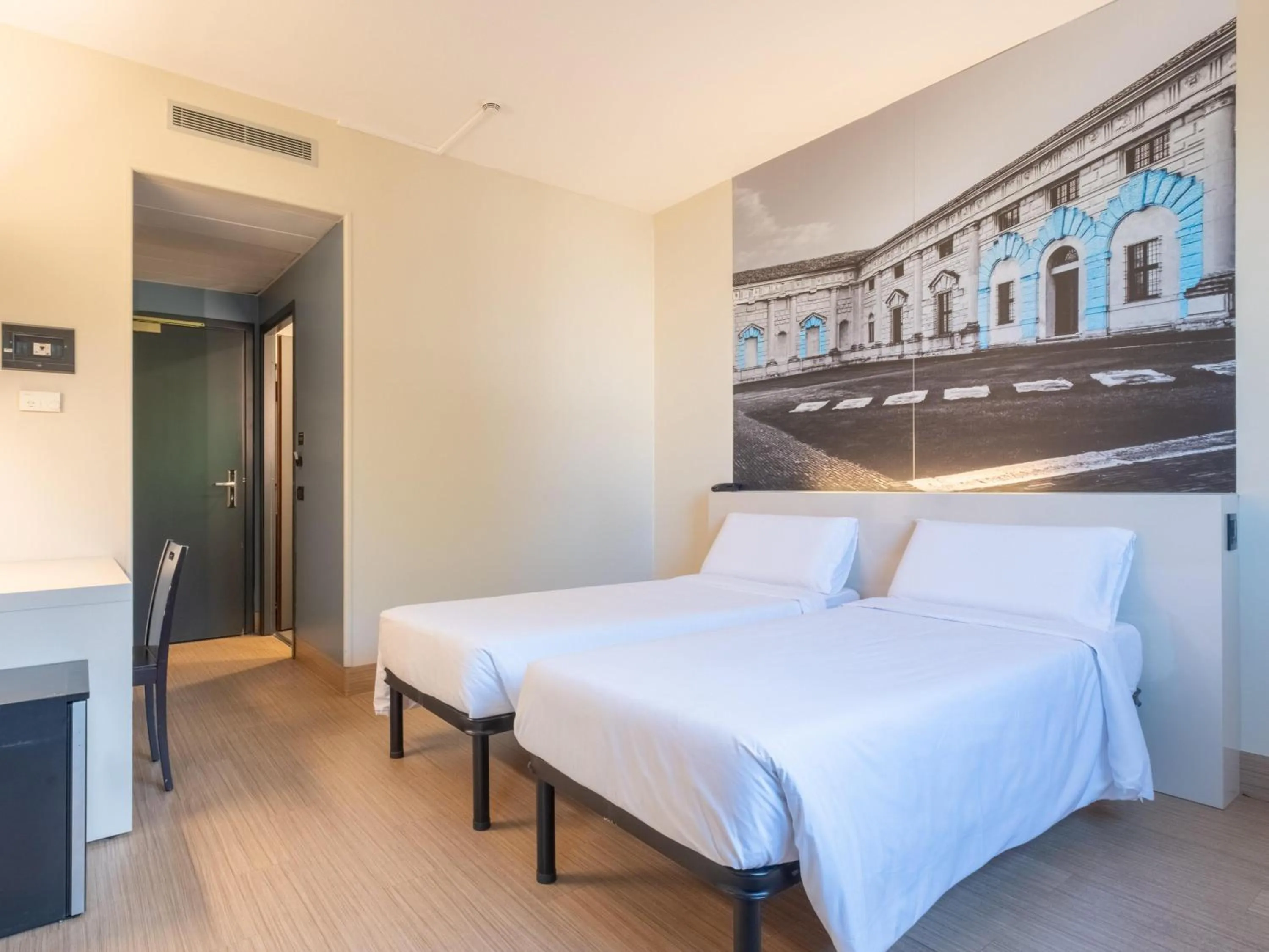 Photo of the whole room, Bed in B&B HOTEL Mantova