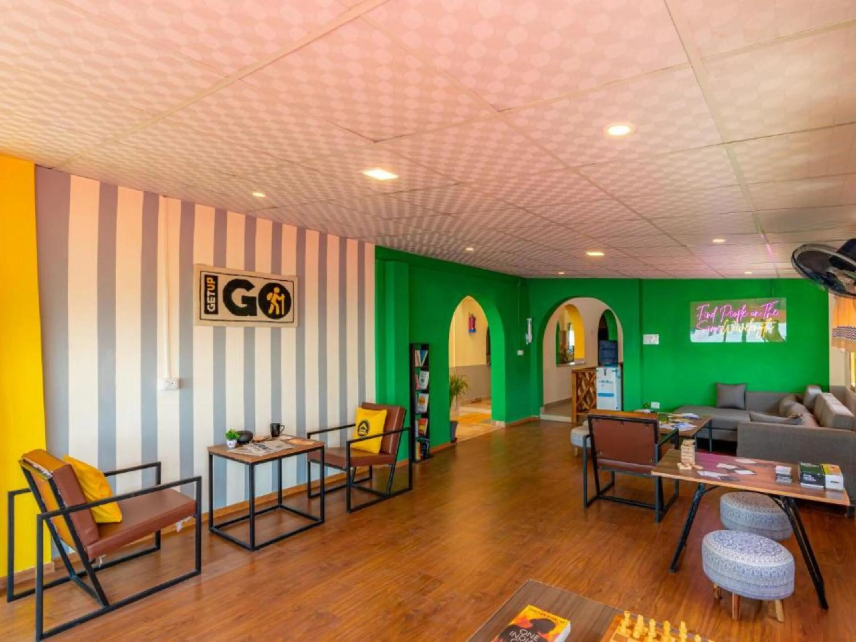 Restaurant/places to eat in The Hosteller Mussoorie, Mall Road