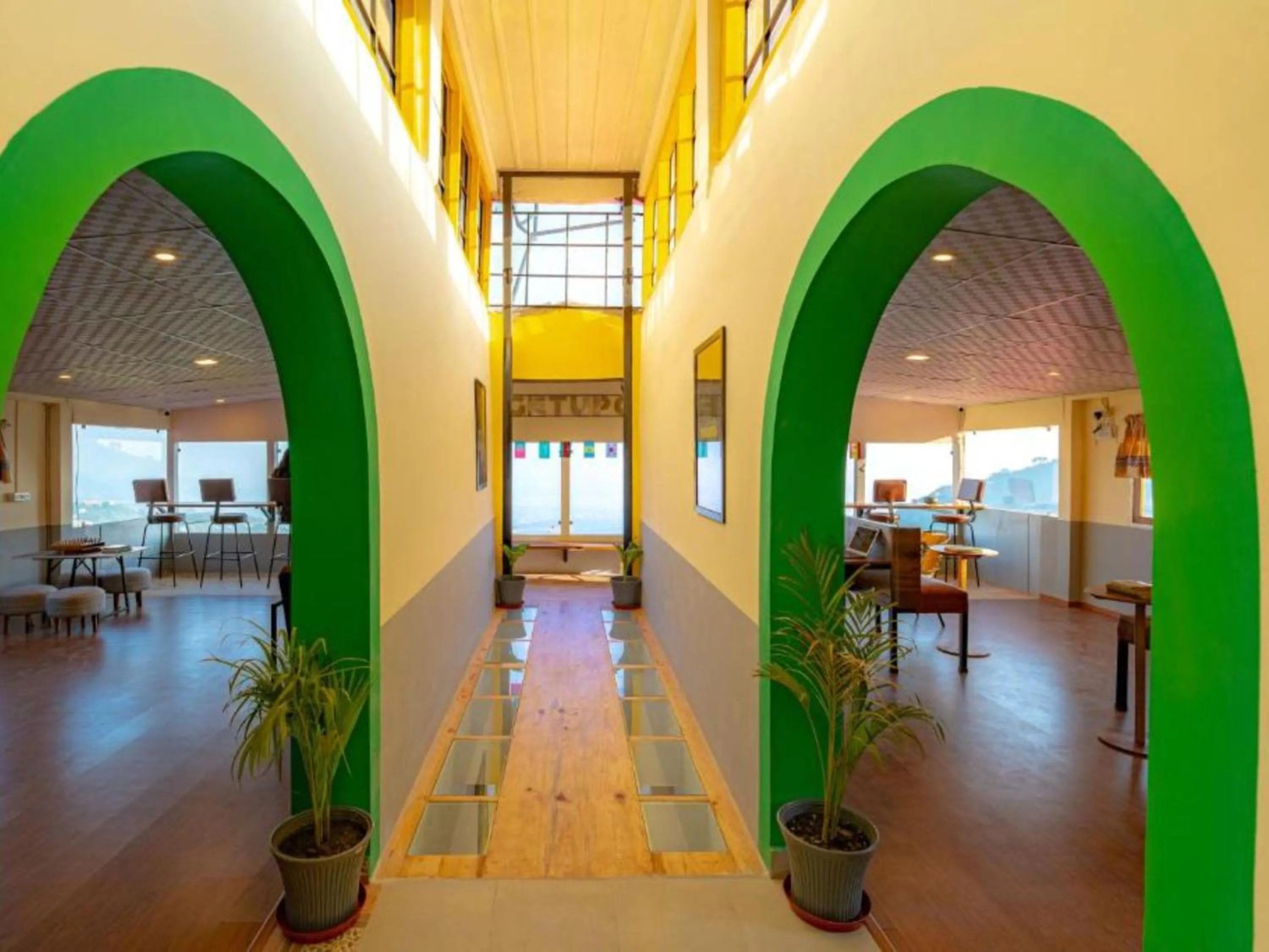 Living room in The Hosteller Mussoorie, Mall Road