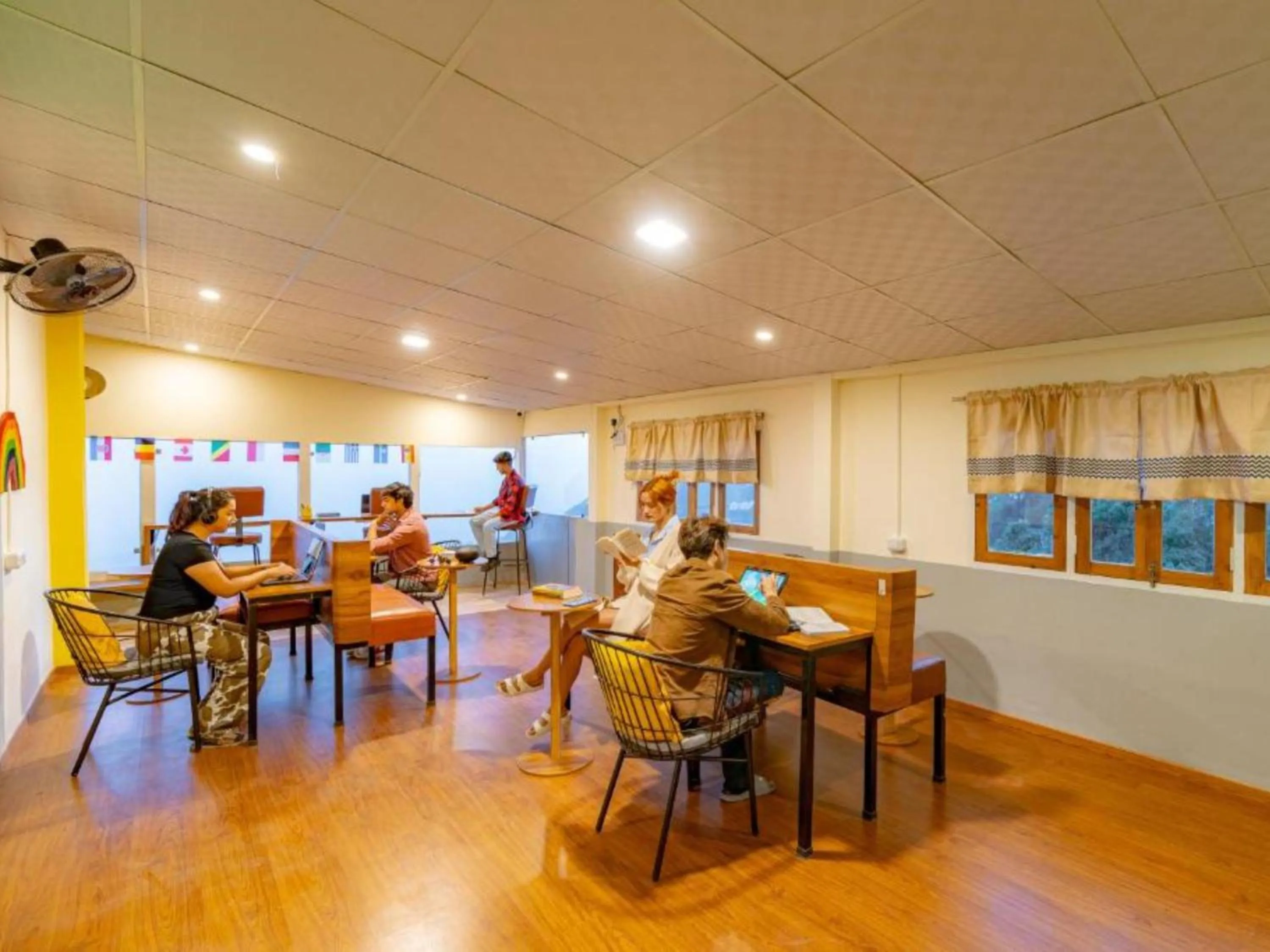 Restaurant/places to eat in The Hosteller Mussoorie, Mall Road