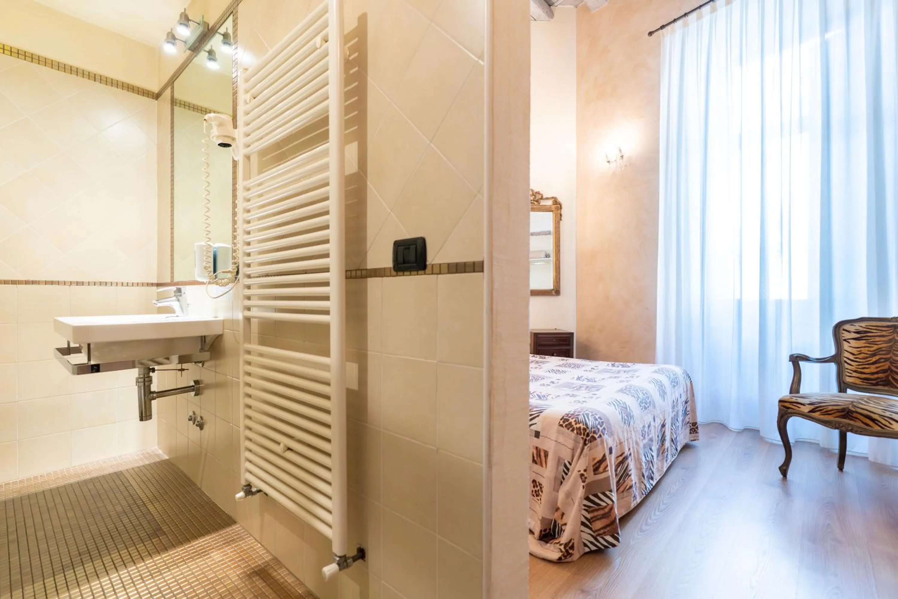 Bathroom, Bed in Boutique Hotel Scalzi - Adults Only
