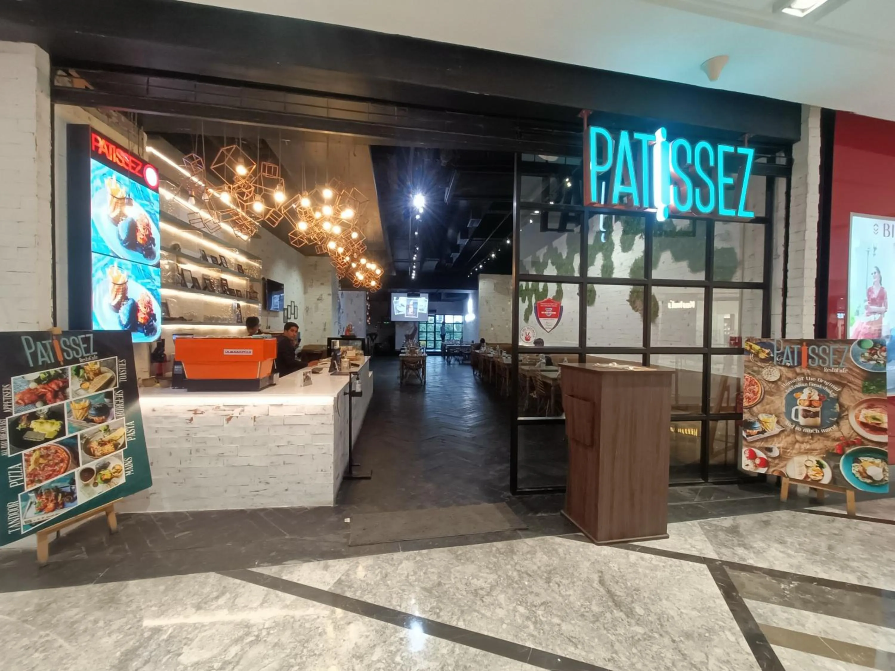 Restaurant/places to eat in Boulevard by Design Hotel Chennai