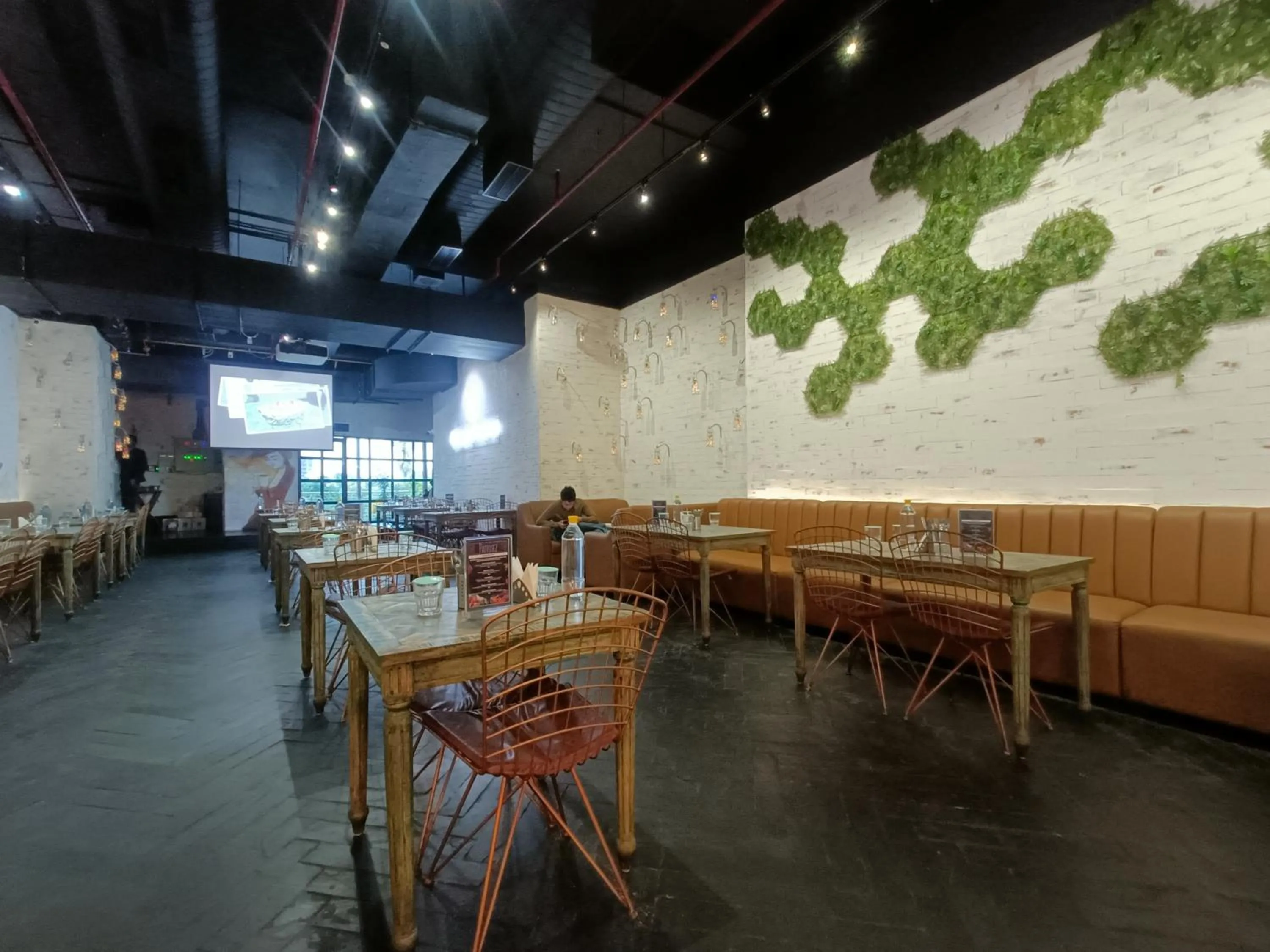 Restaurant/places to eat in Boulevard by Design Hotel Chennai