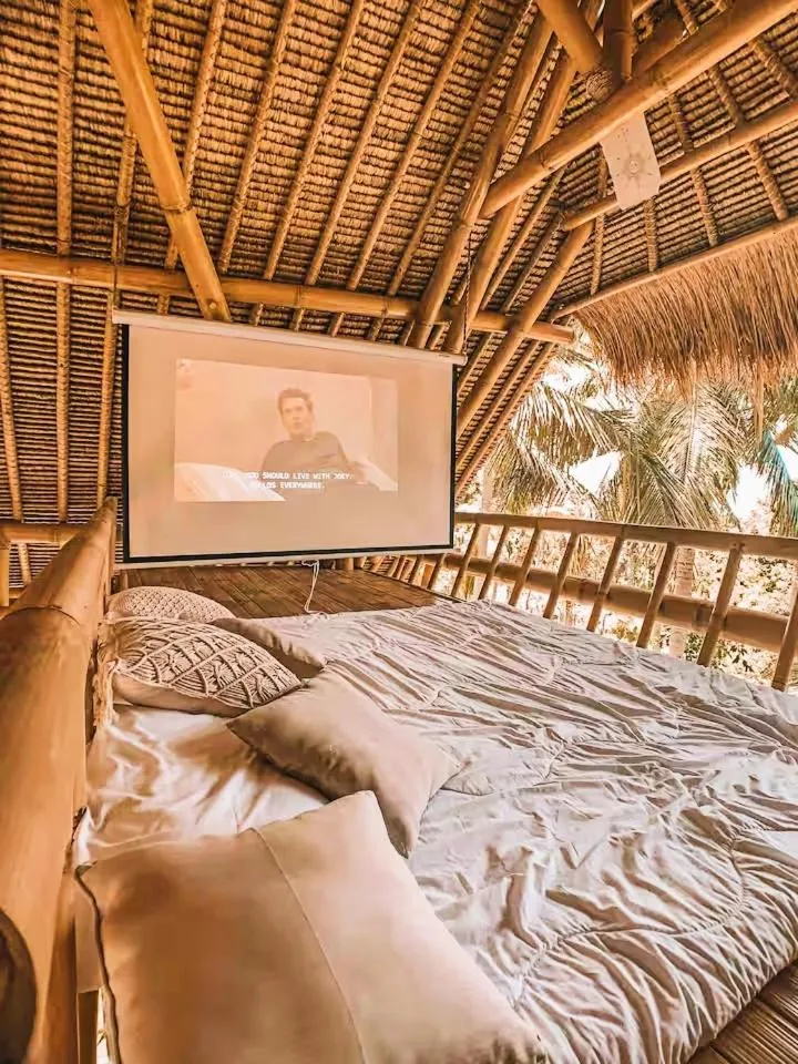 Communal lounge/ TV room, Bed in La Royale Nusa Penida