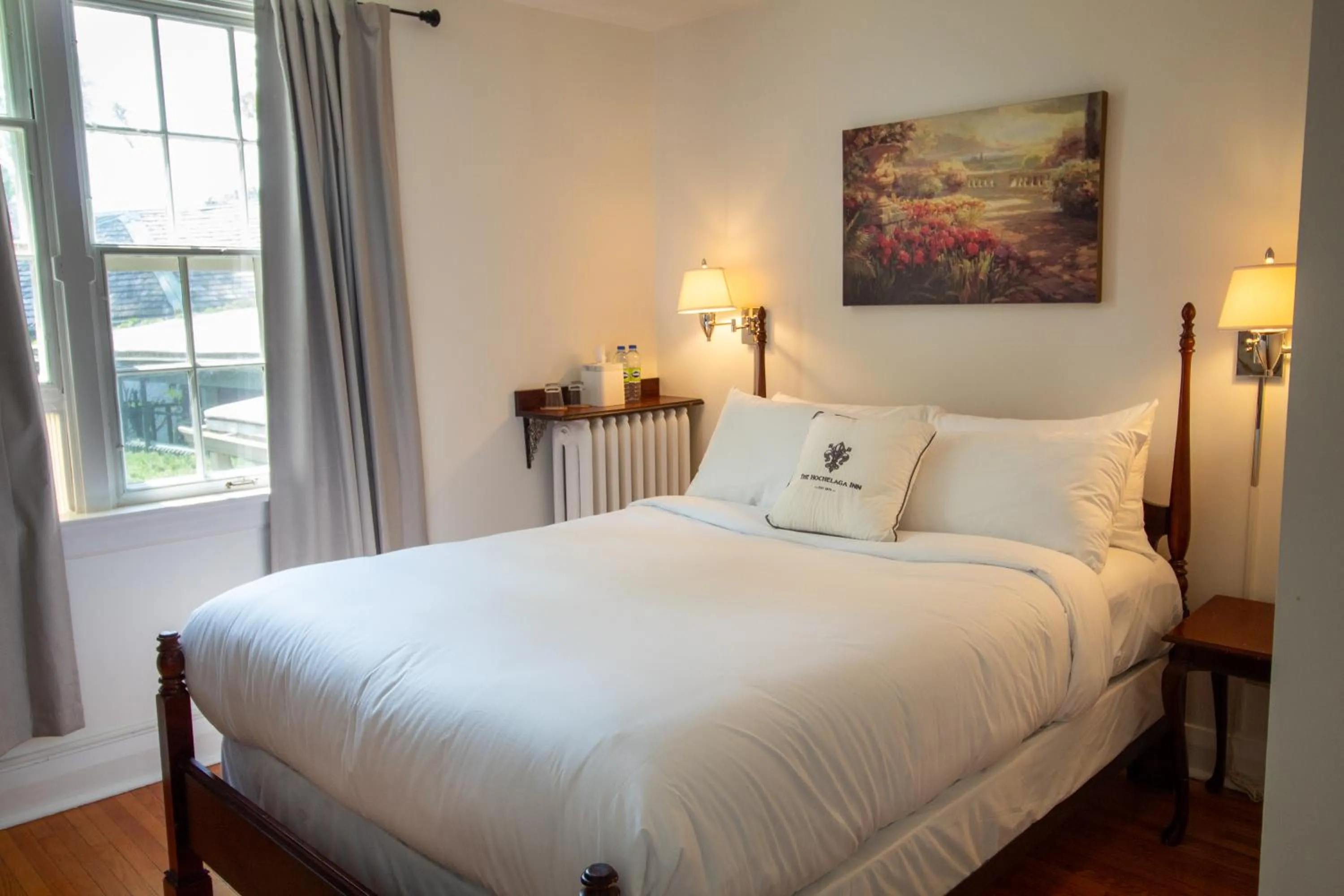 Bed in Hochelaga Inn