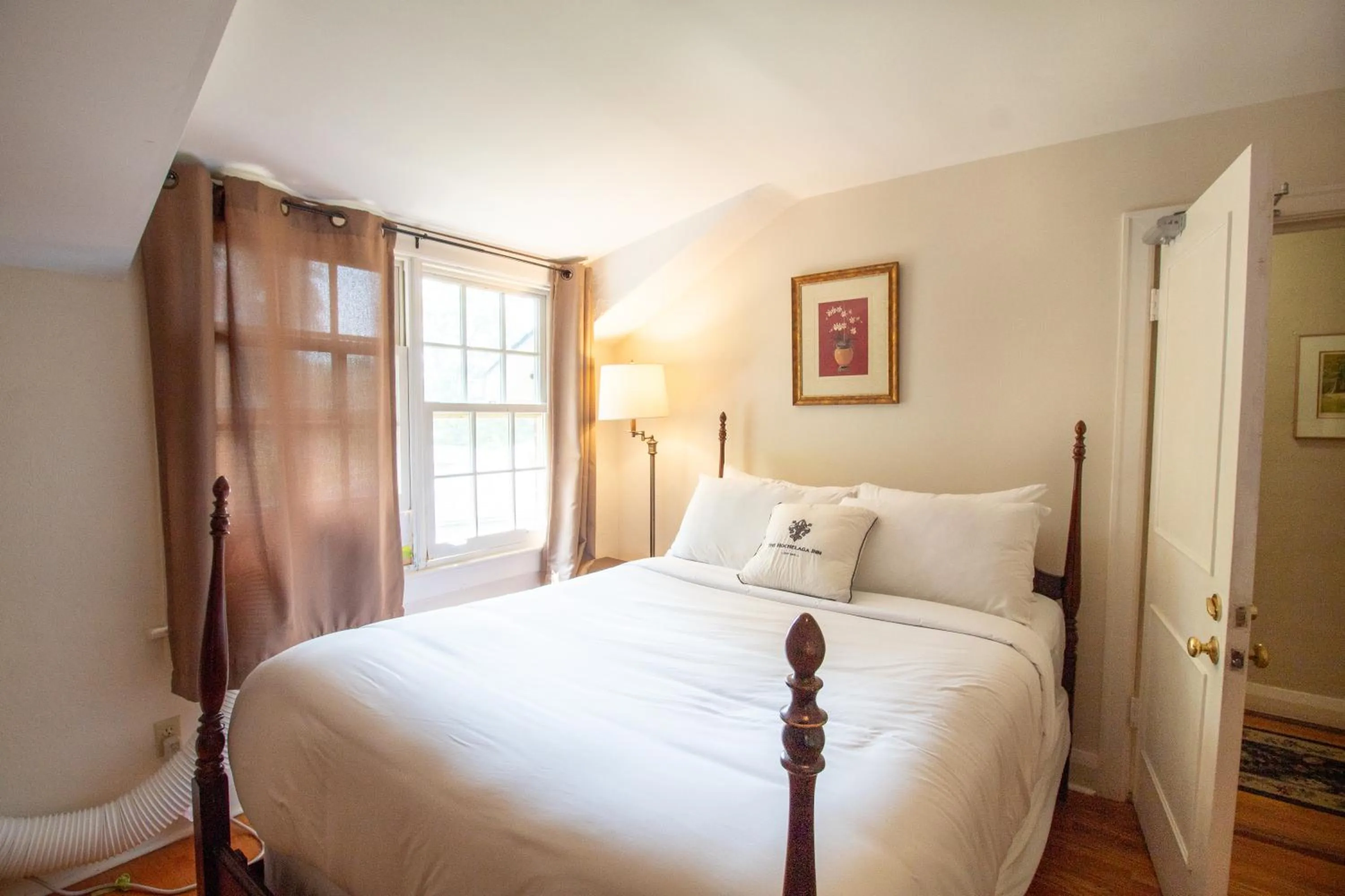 Bedroom, Bed in Hochelaga Inn