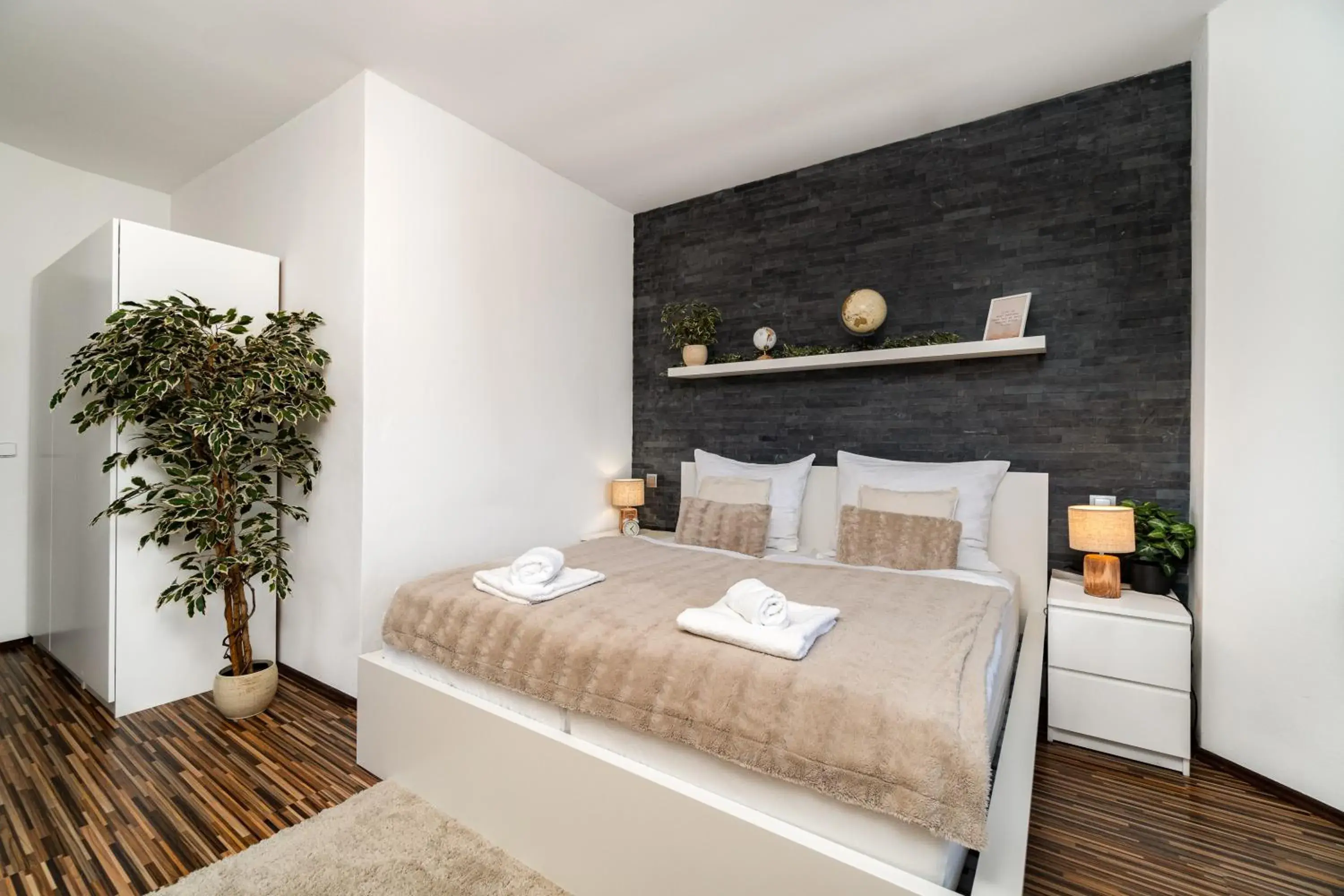 One-Bedroom House in Beautiful Apartments With Parking In a Quiet Location One-Bedroom House in Beautiful Apartments With Parking In a Quiet Location