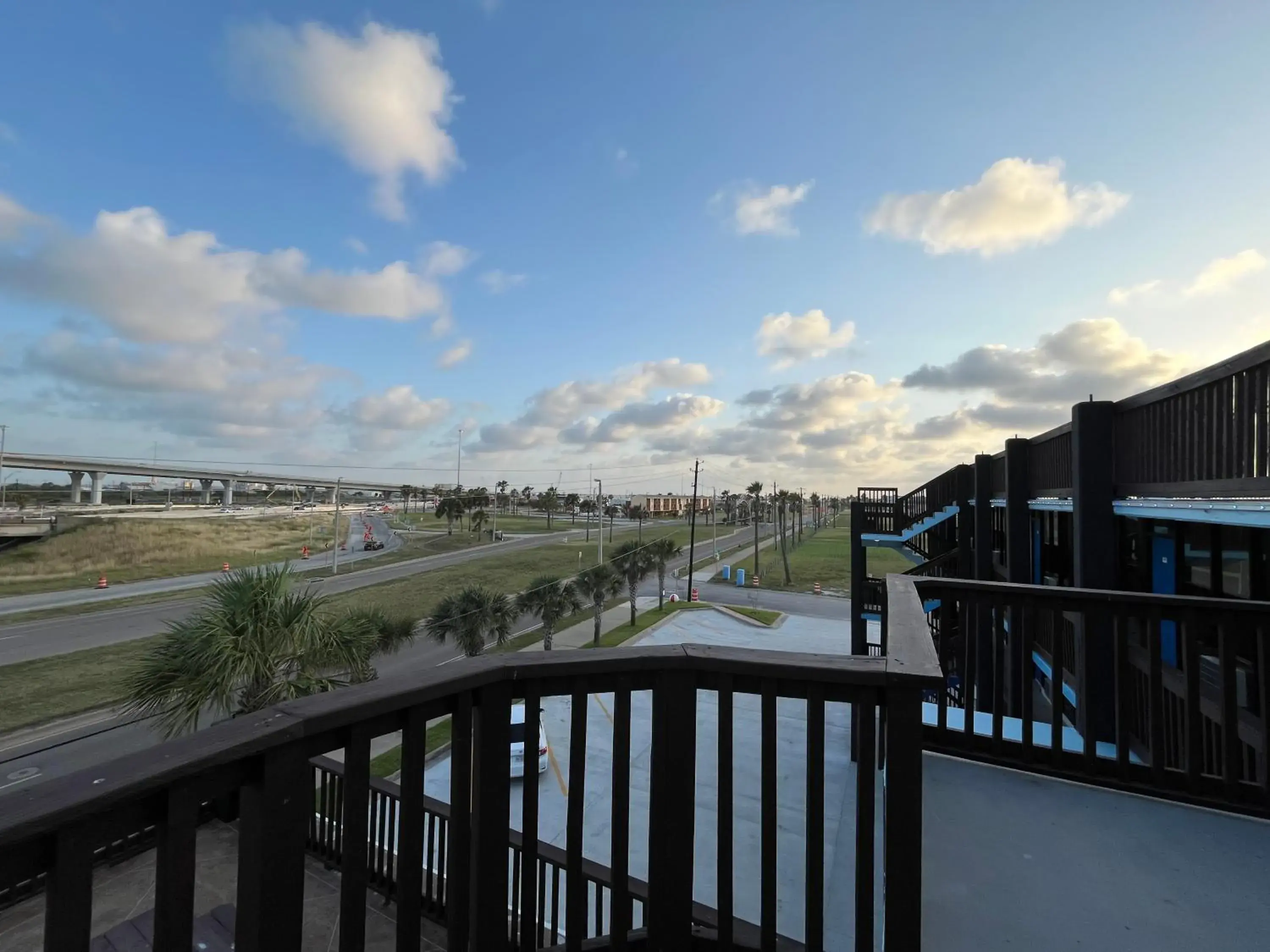 Queen Room Harbor Bridge Side in Hotel DeVille Queen Room Harbor Bridge Side in Hotel DeVille