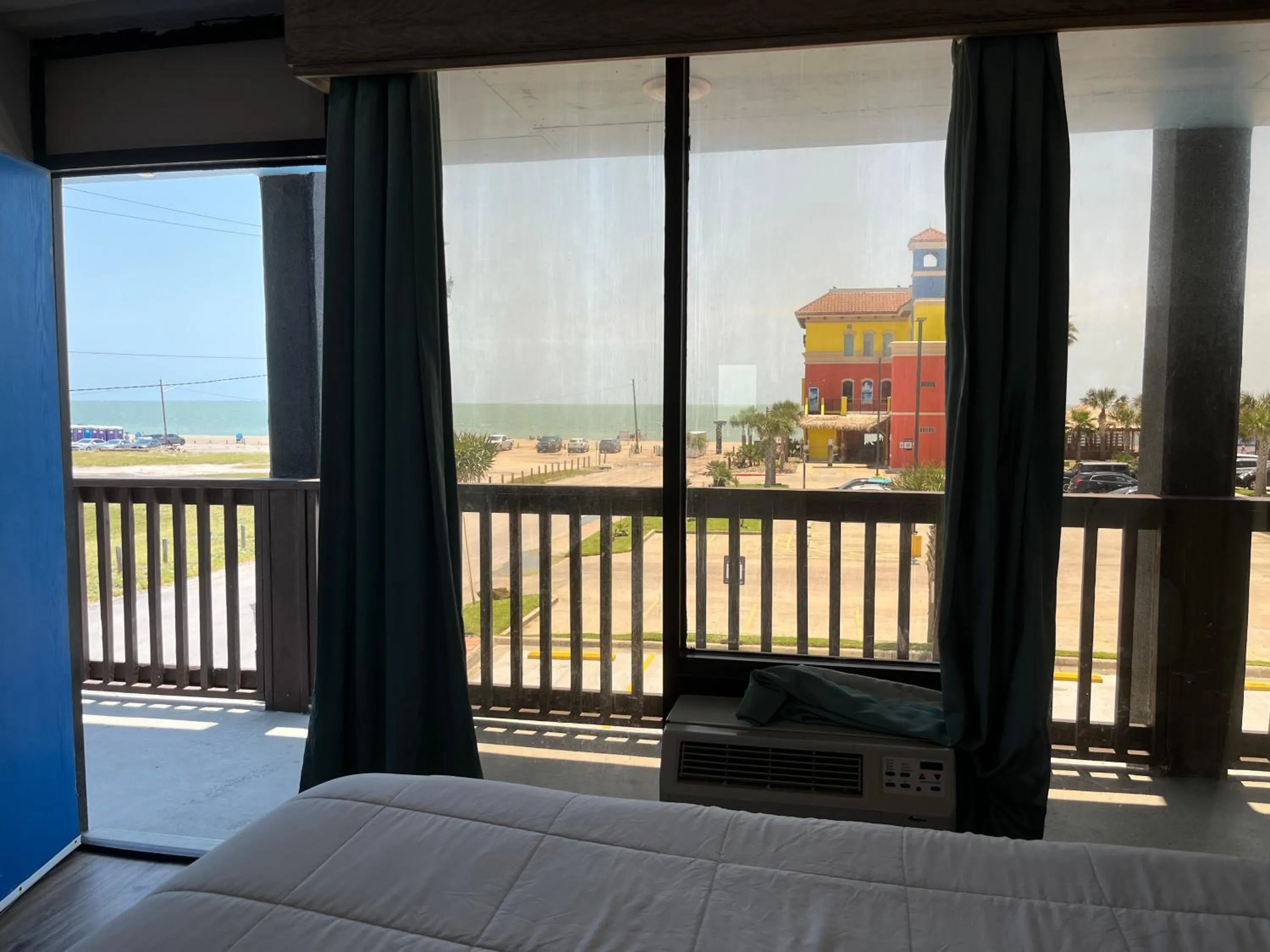 Balcony/Terrace, Bed in Hotel DeVille