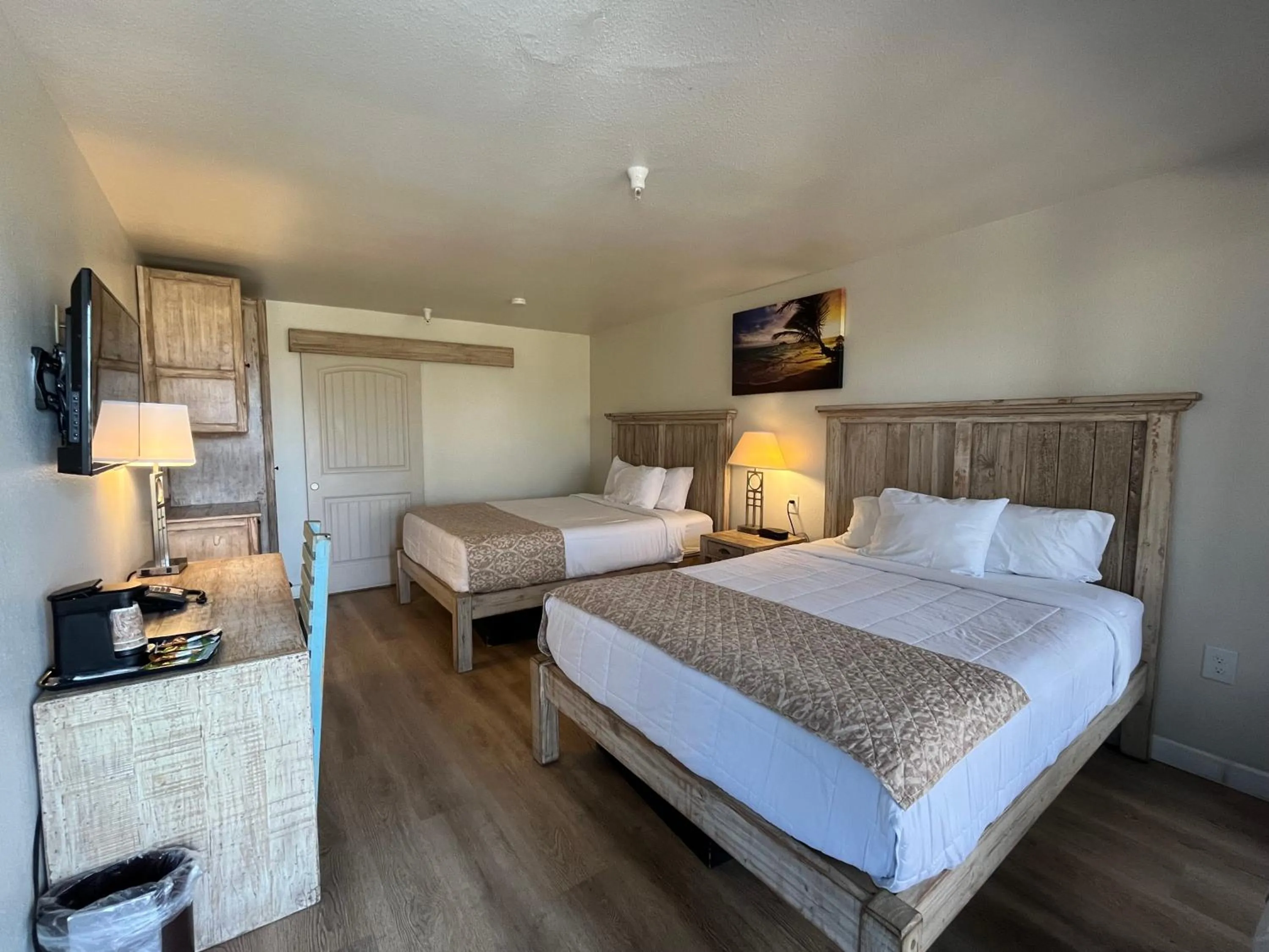 Photo of the whole room, Bed in Hotel DeVille