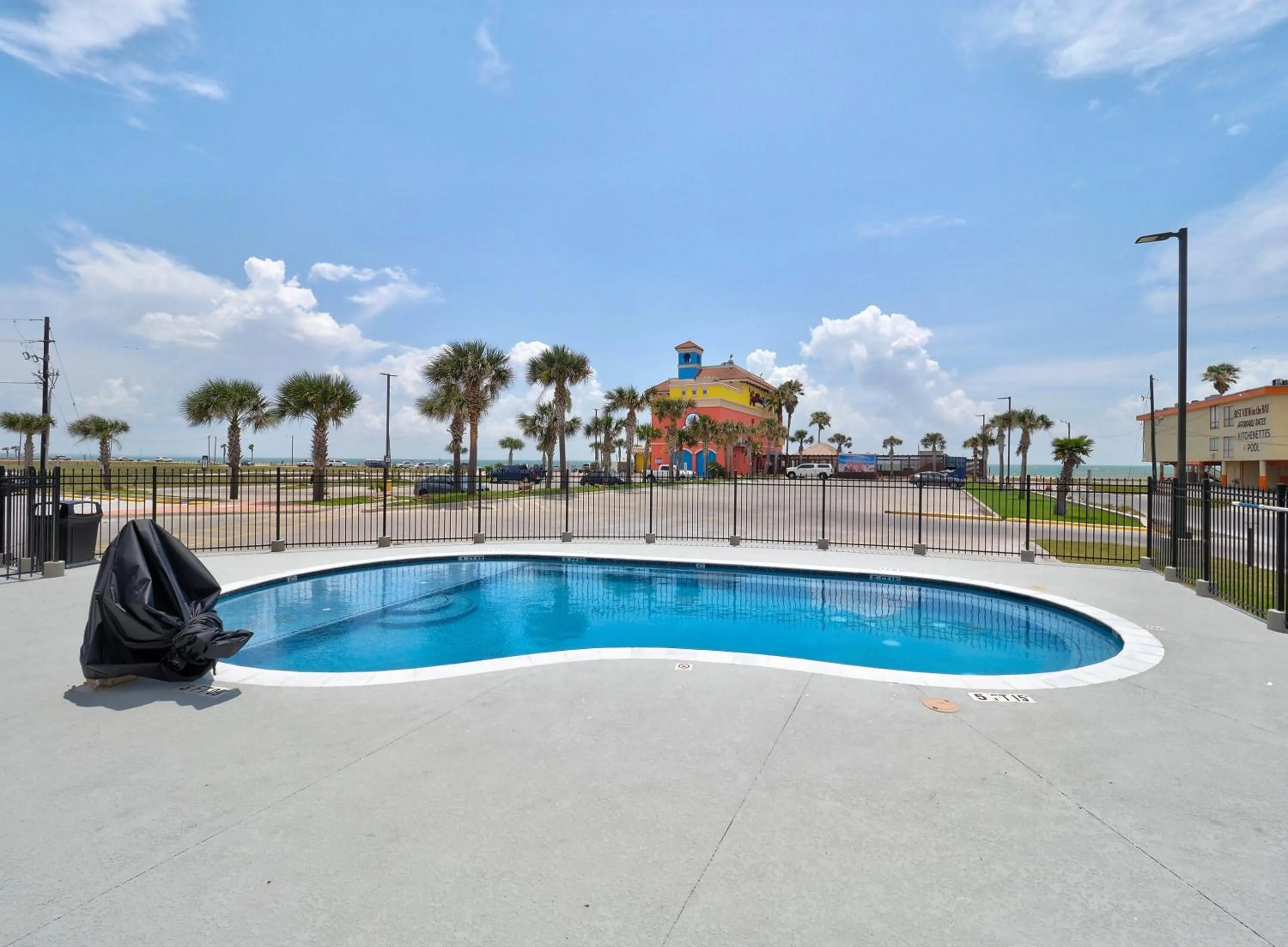 Swimming pool in Hotel DeVille