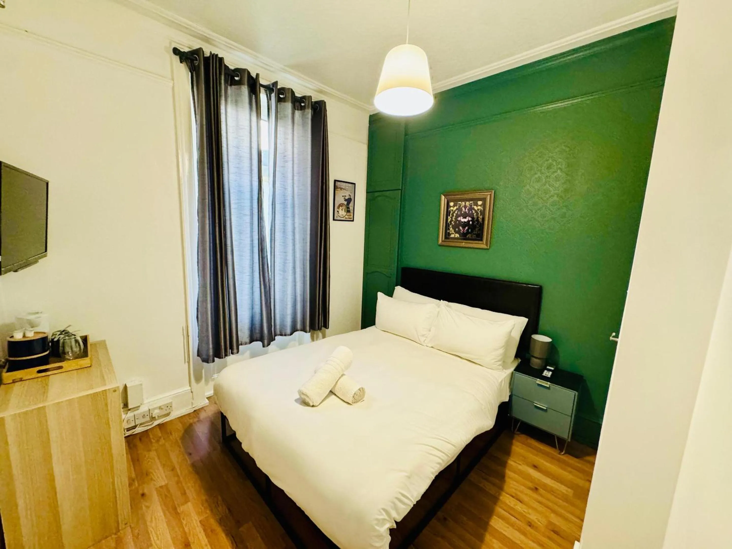 Bedroom, Bed in Number 19 Brighton