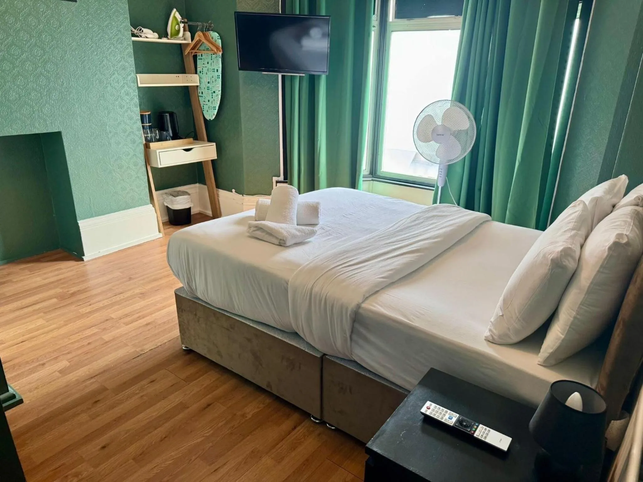 Bedroom, Bed in Number 19 Brighton