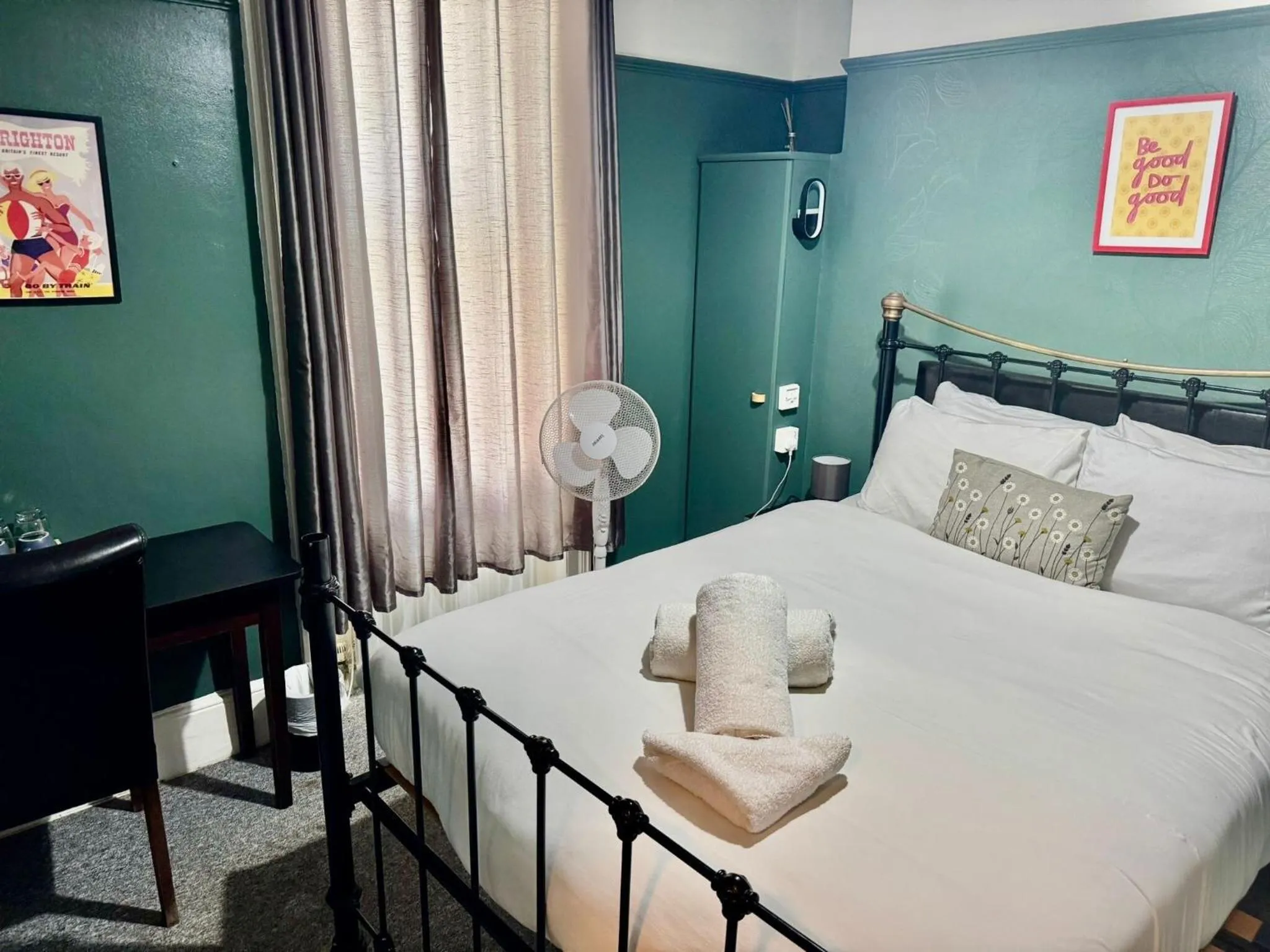 Bedroom, Bed in Number 19 Brighton