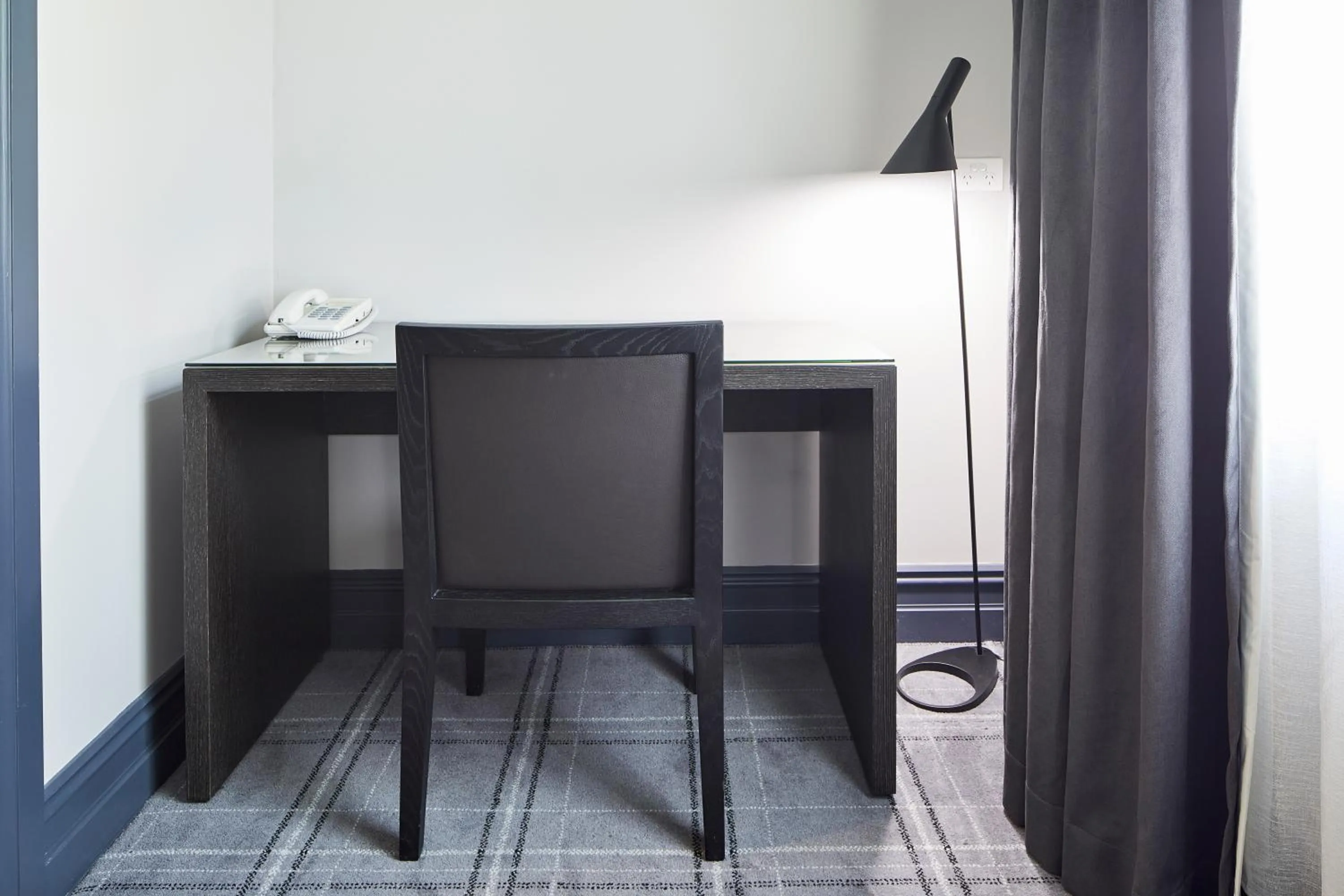 Area and facilities in Brassey Hotel