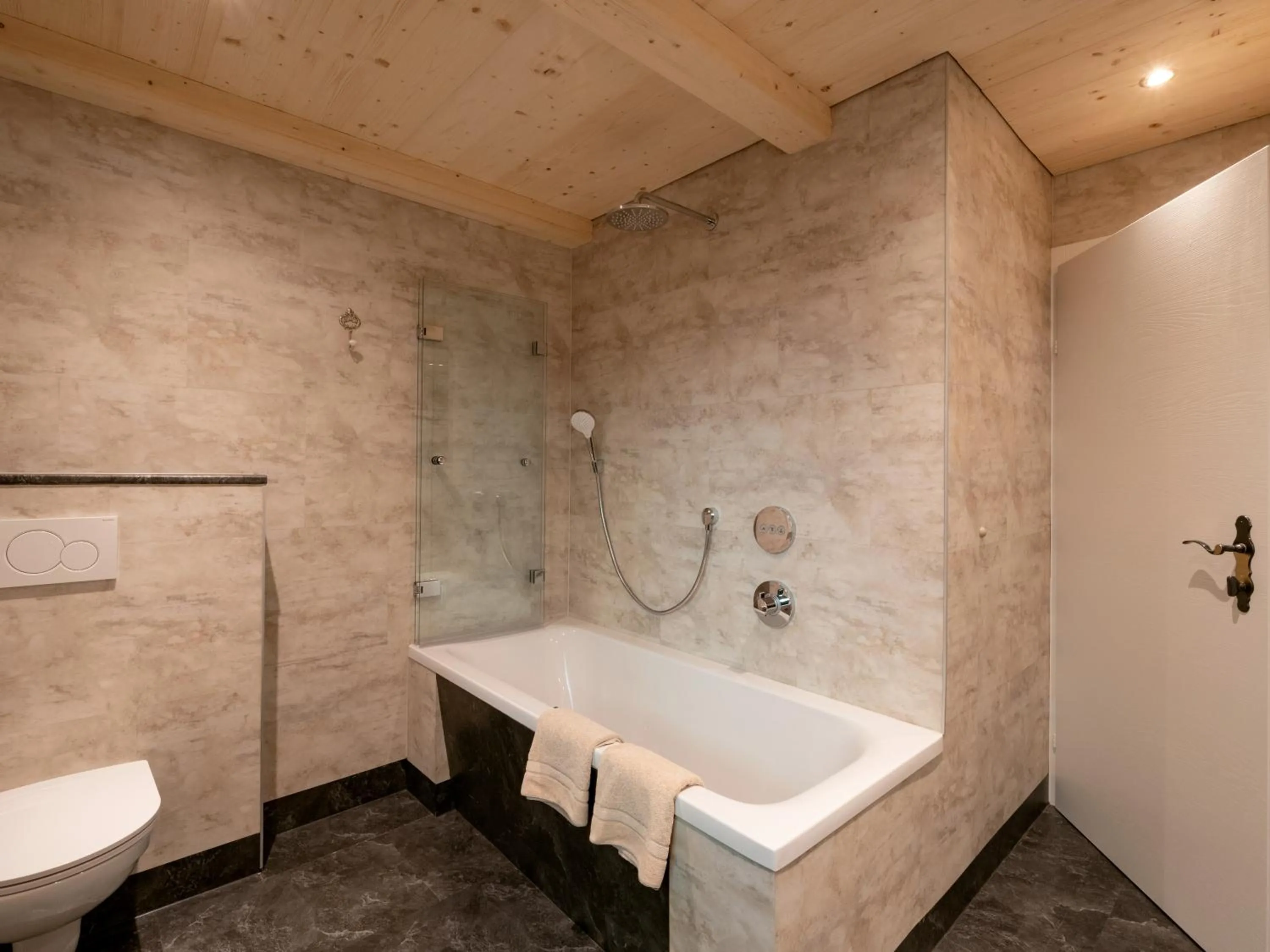 Toilet in Hotel Gasthof Felsenkeller