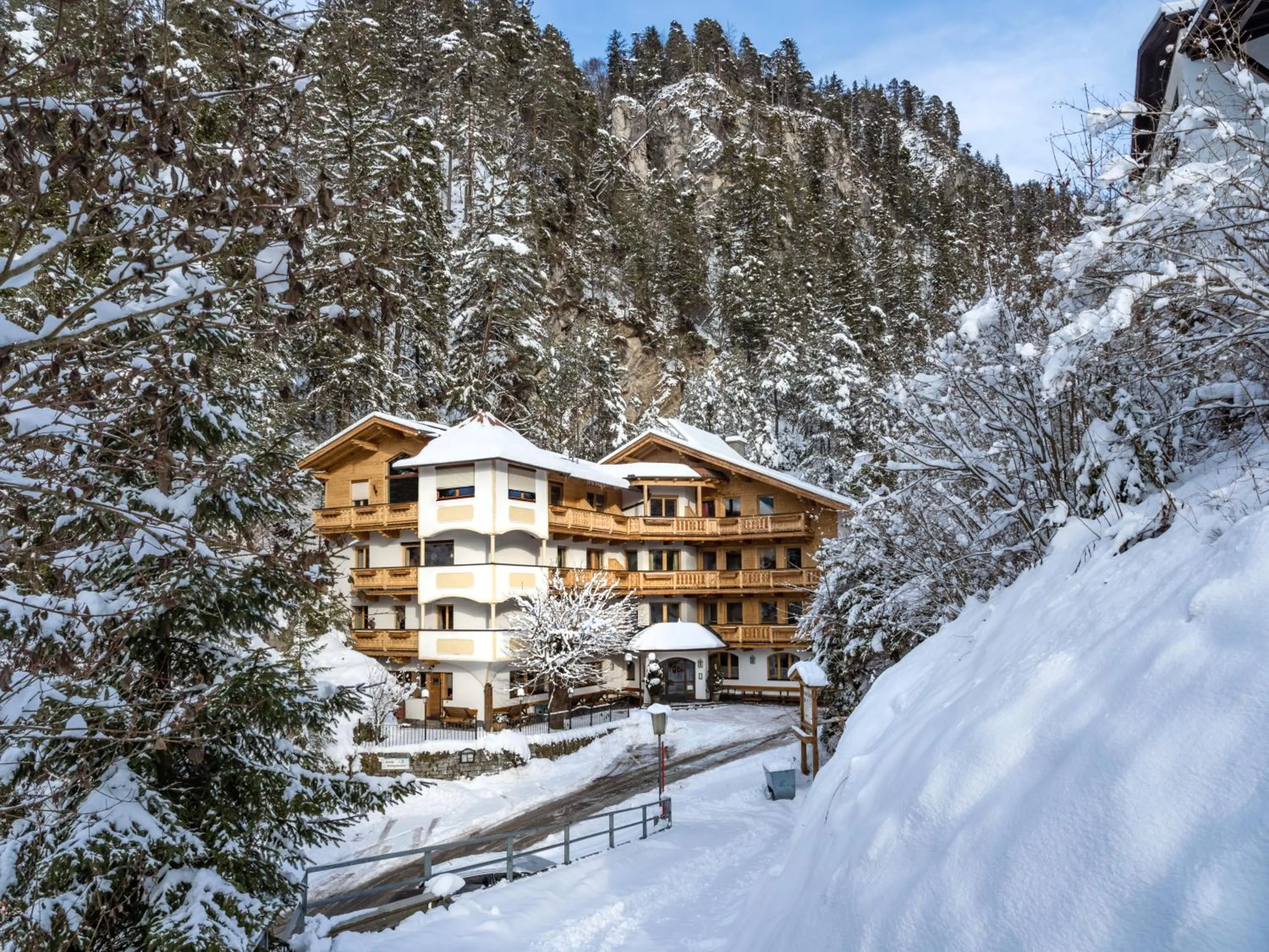 Property building in Hotel Gasthof Felsenkeller