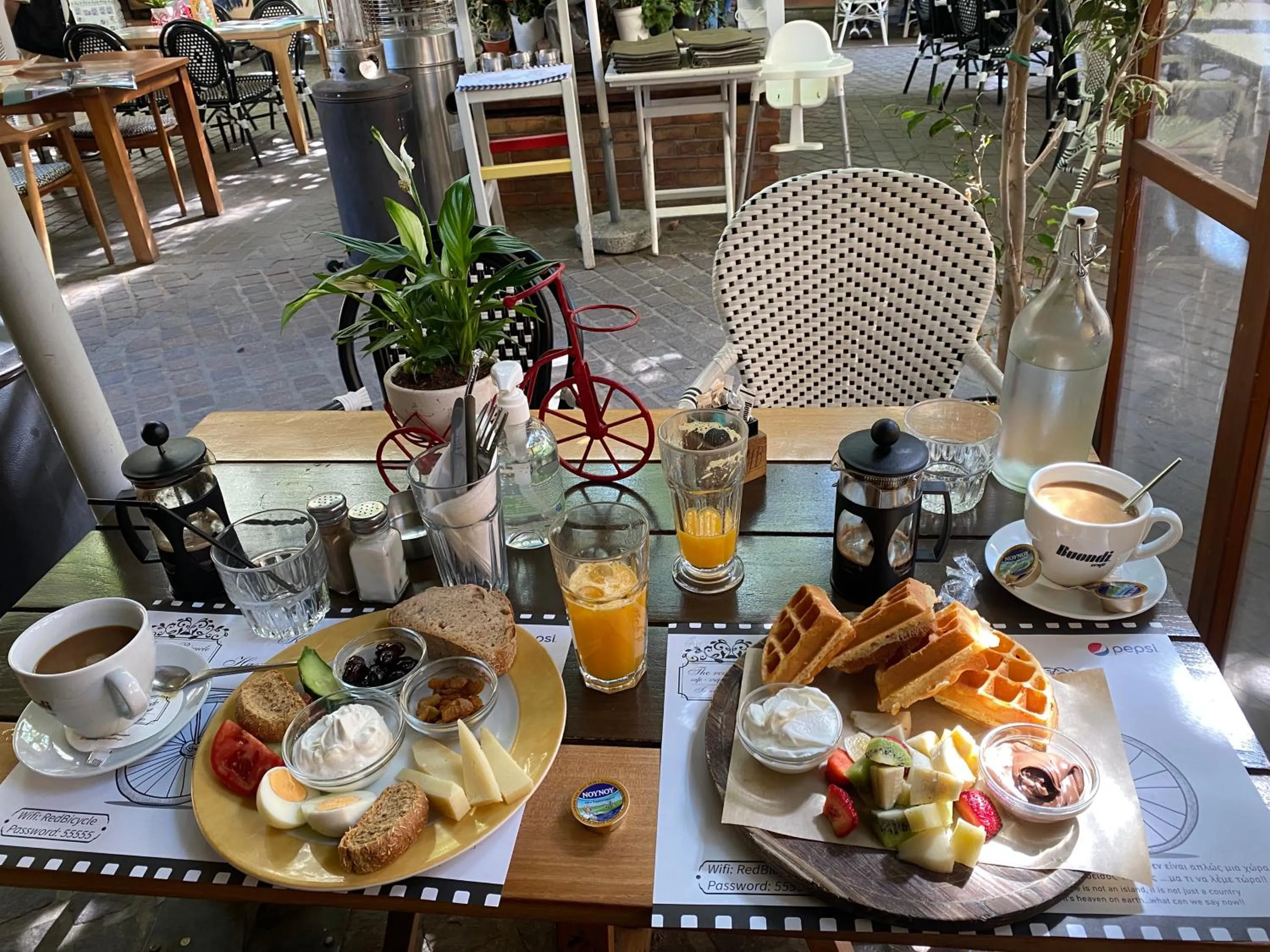 Breakfast in Metropolitan Pearl Boutique Hotel