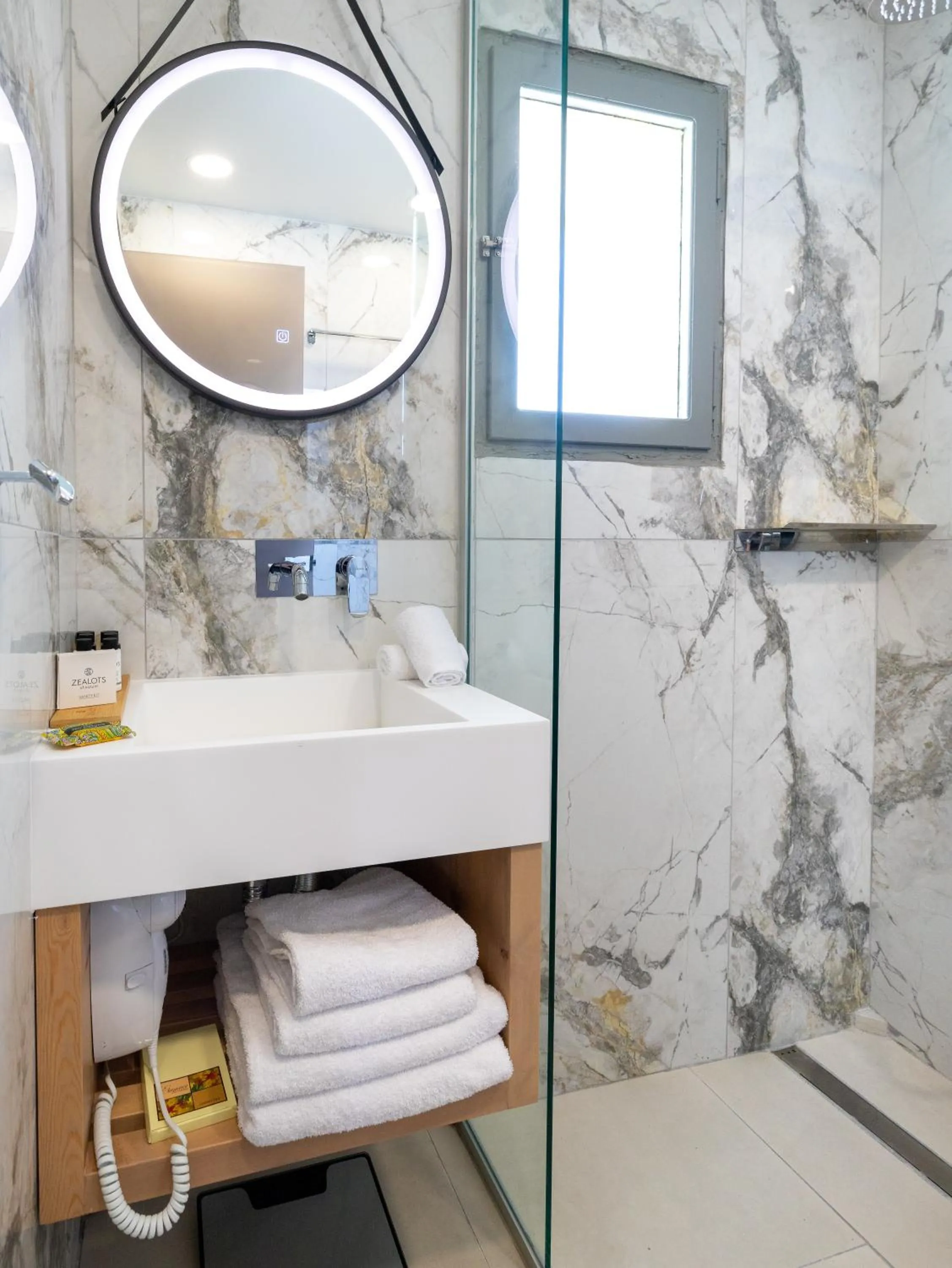 Bathroom in Metropolitan Pearl Boutique Hotel