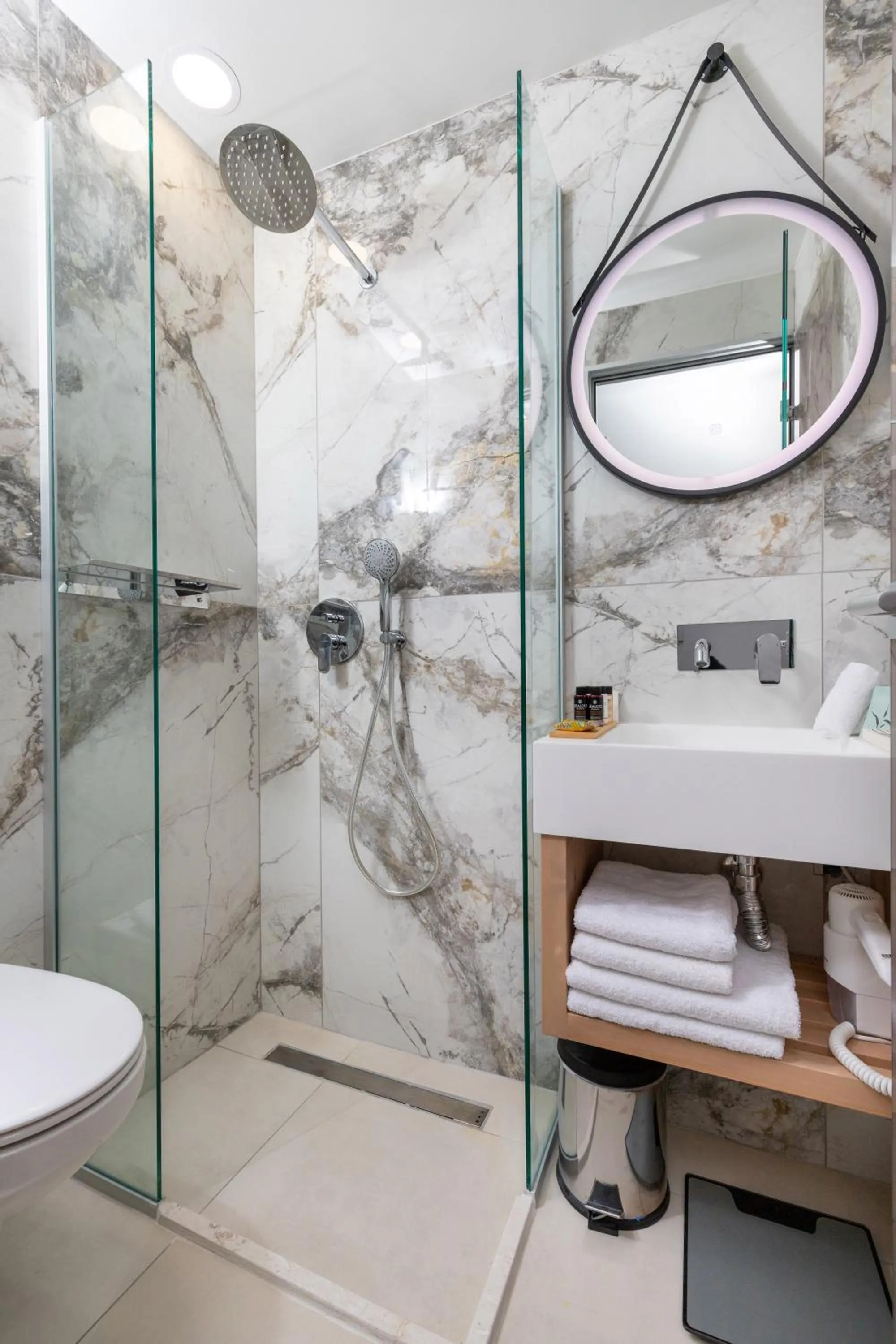 Bathroom in Metropolitan Pearl Boutique Hotel