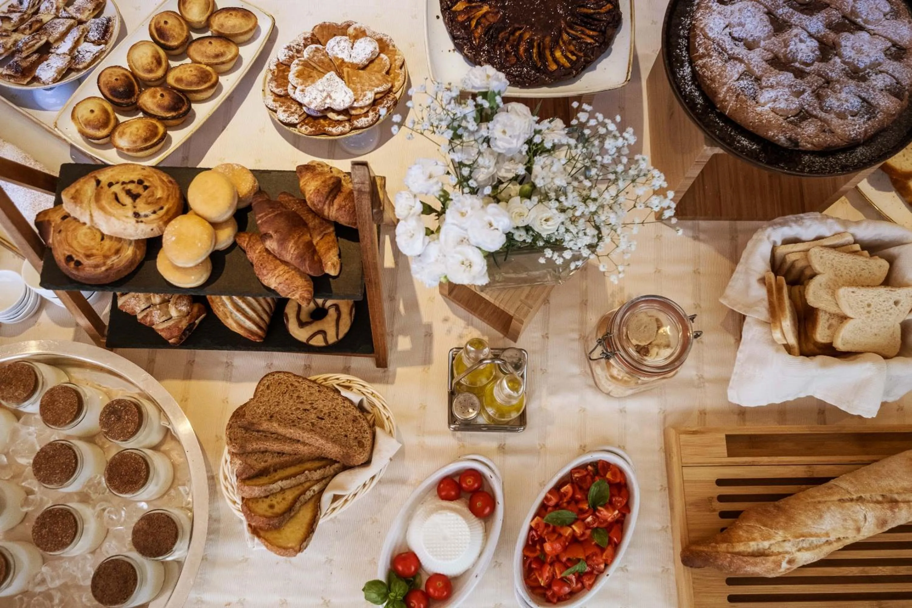 Buffet breakfast in Relais Valle Dell'Idro