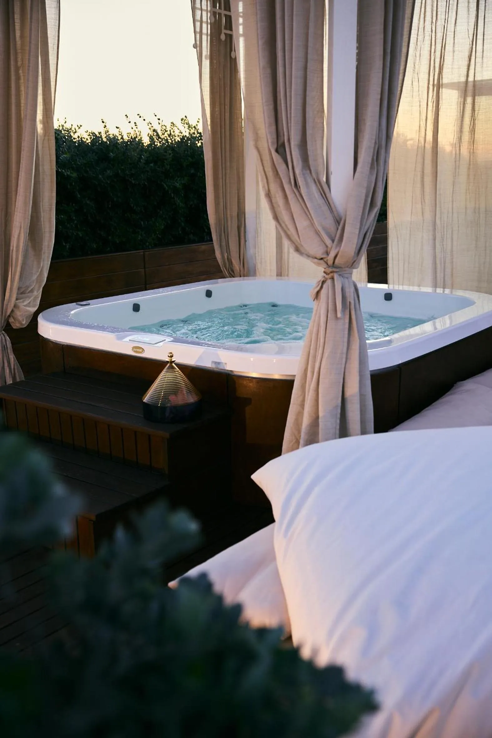 Hot Tub, Bed in Relais Valle Dell'Idro