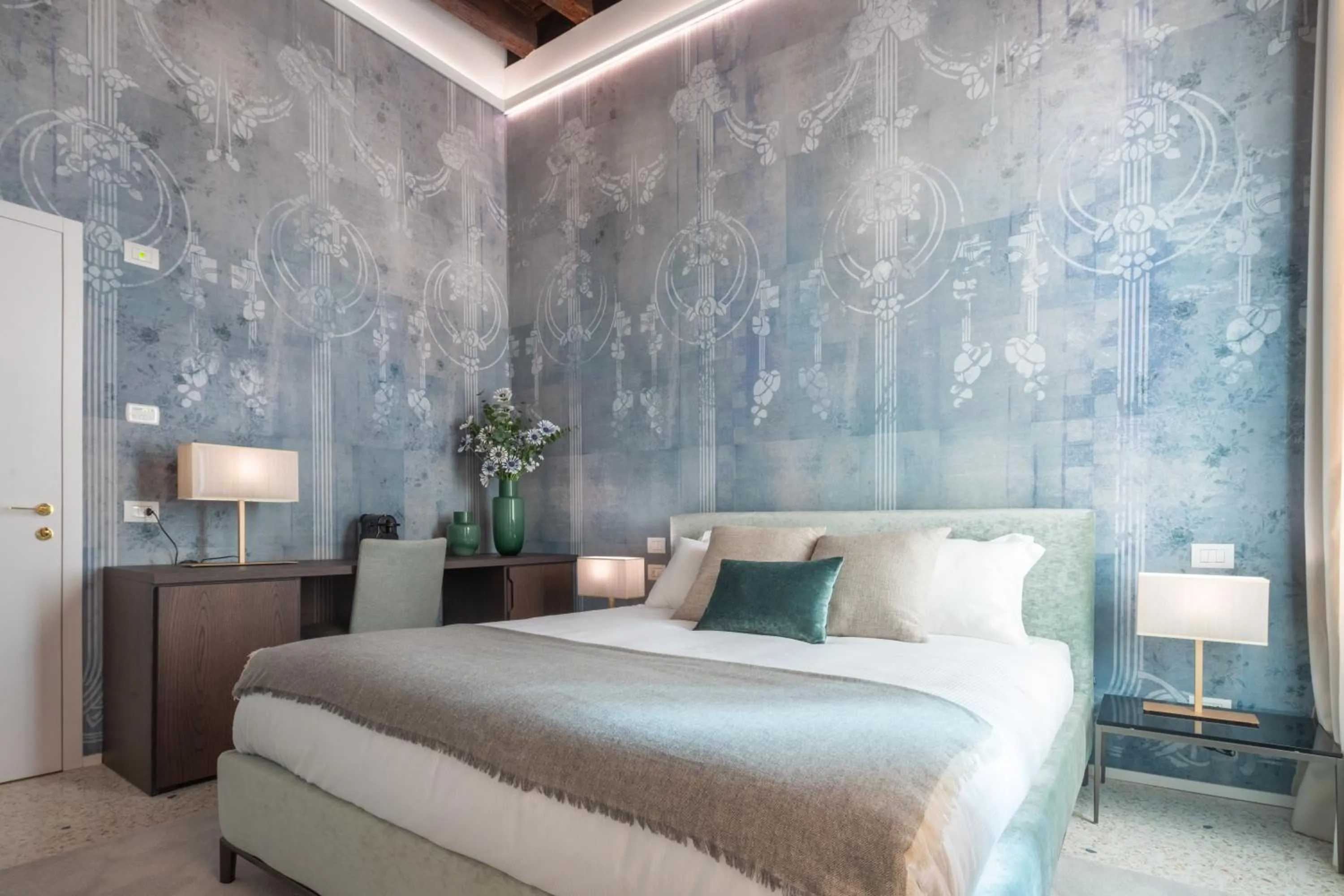 Bedroom, Bed in Ninfea Luxury Suites