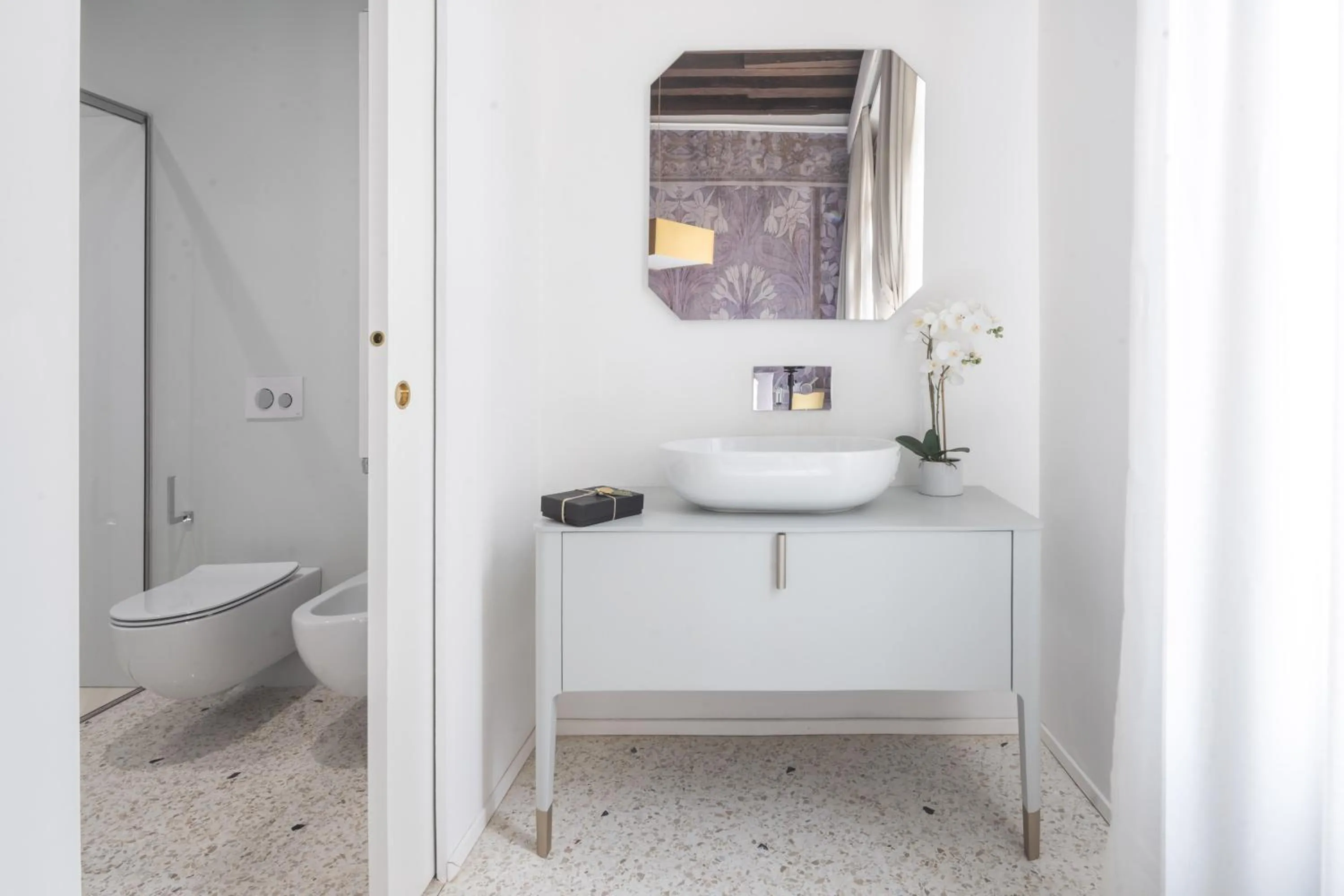 Bathroom in Ninfea Luxury Suites