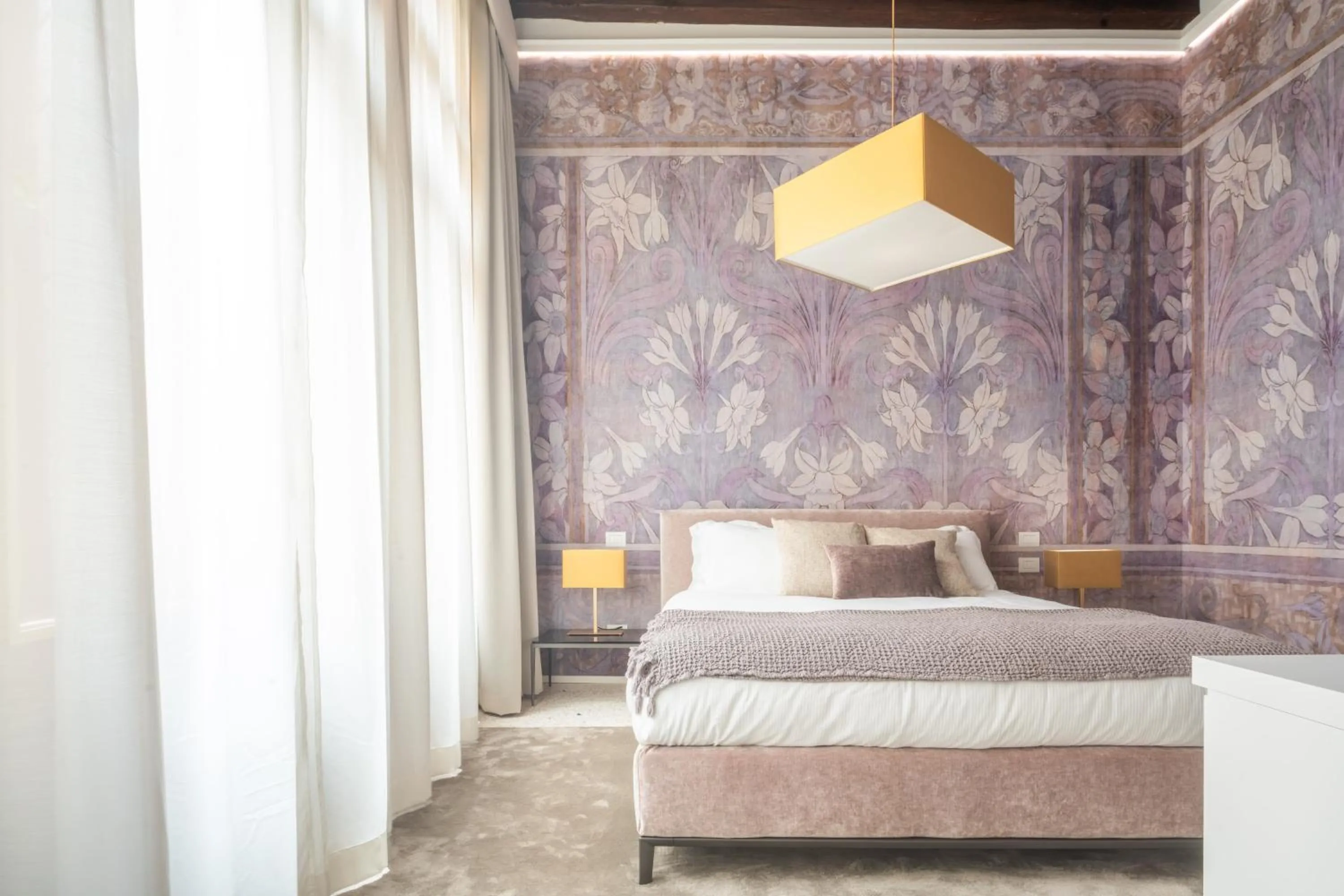 Bedroom, Bed in Ninfea Luxury Suites