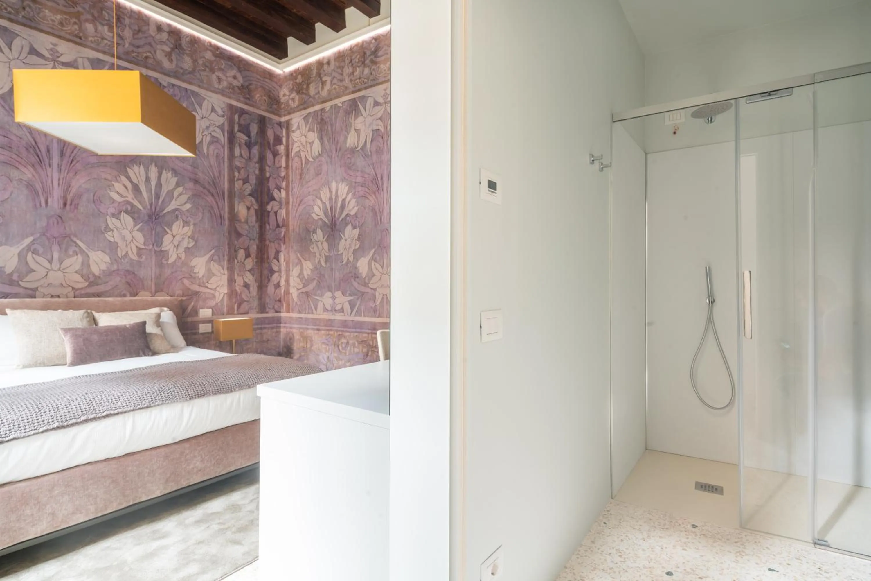 Shower, Bed in Ninfea Luxury Suites