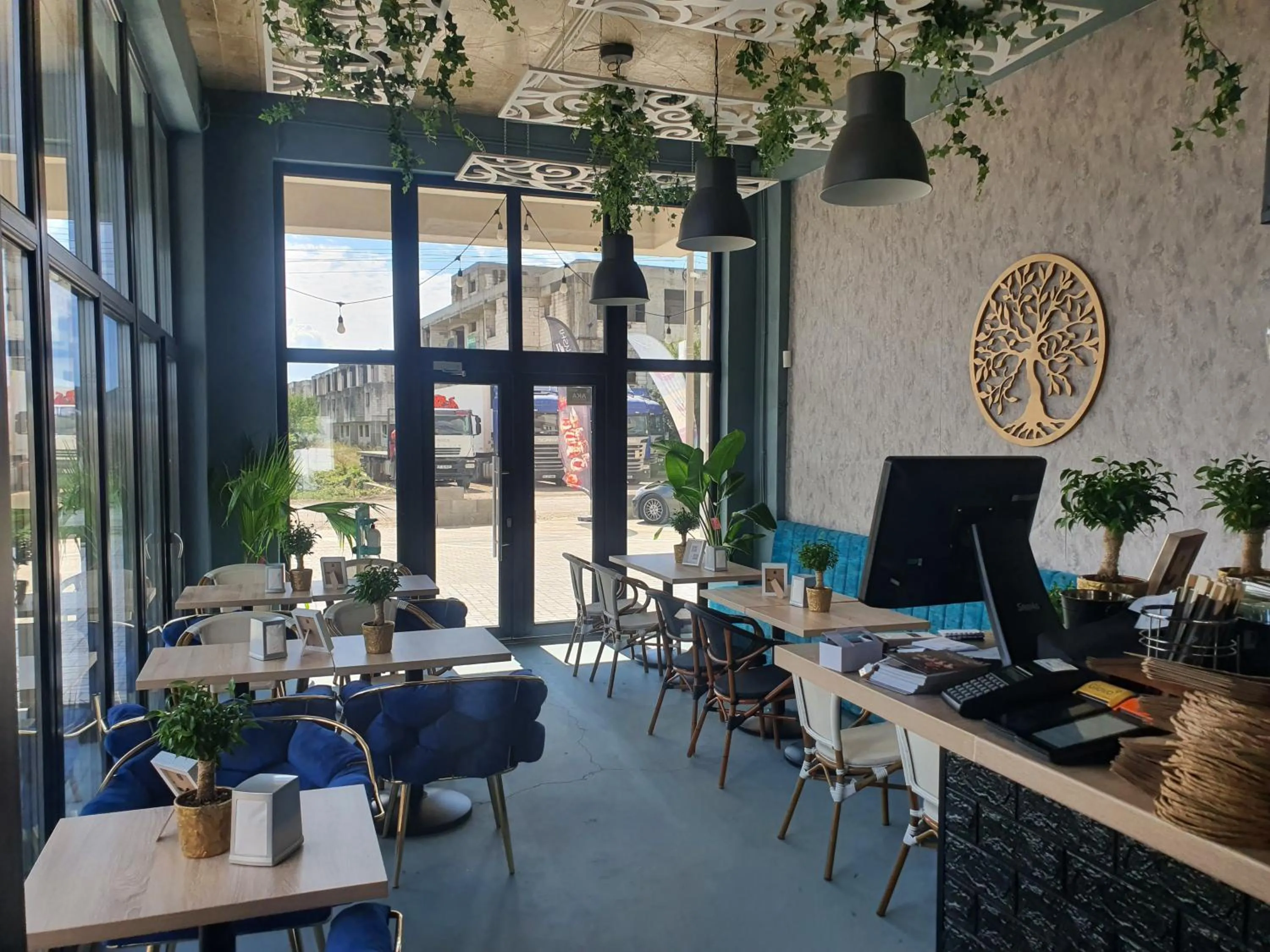 Restaurant/places to eat in Grey Residence Apartments