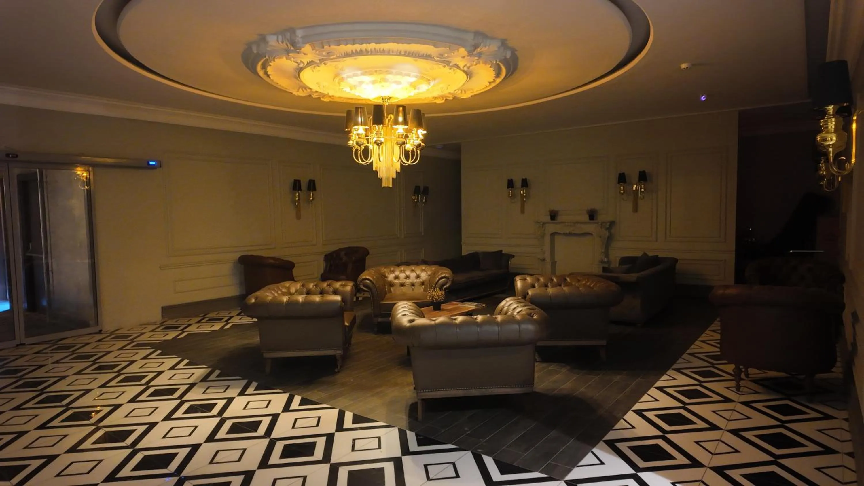 Communal lounge/ TV room in Lala Grand Hotel