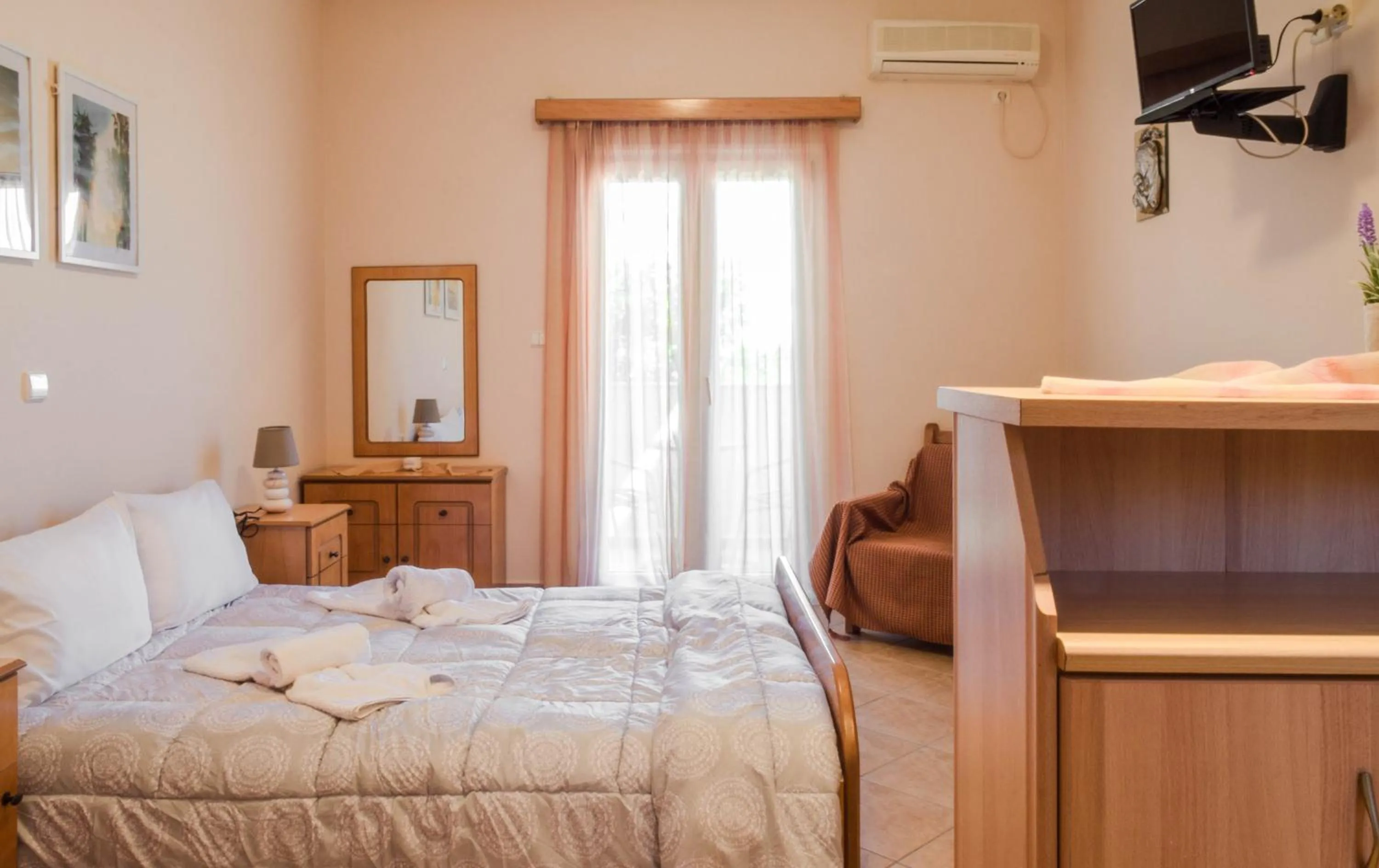 Bed in STUDIOS ATHENA